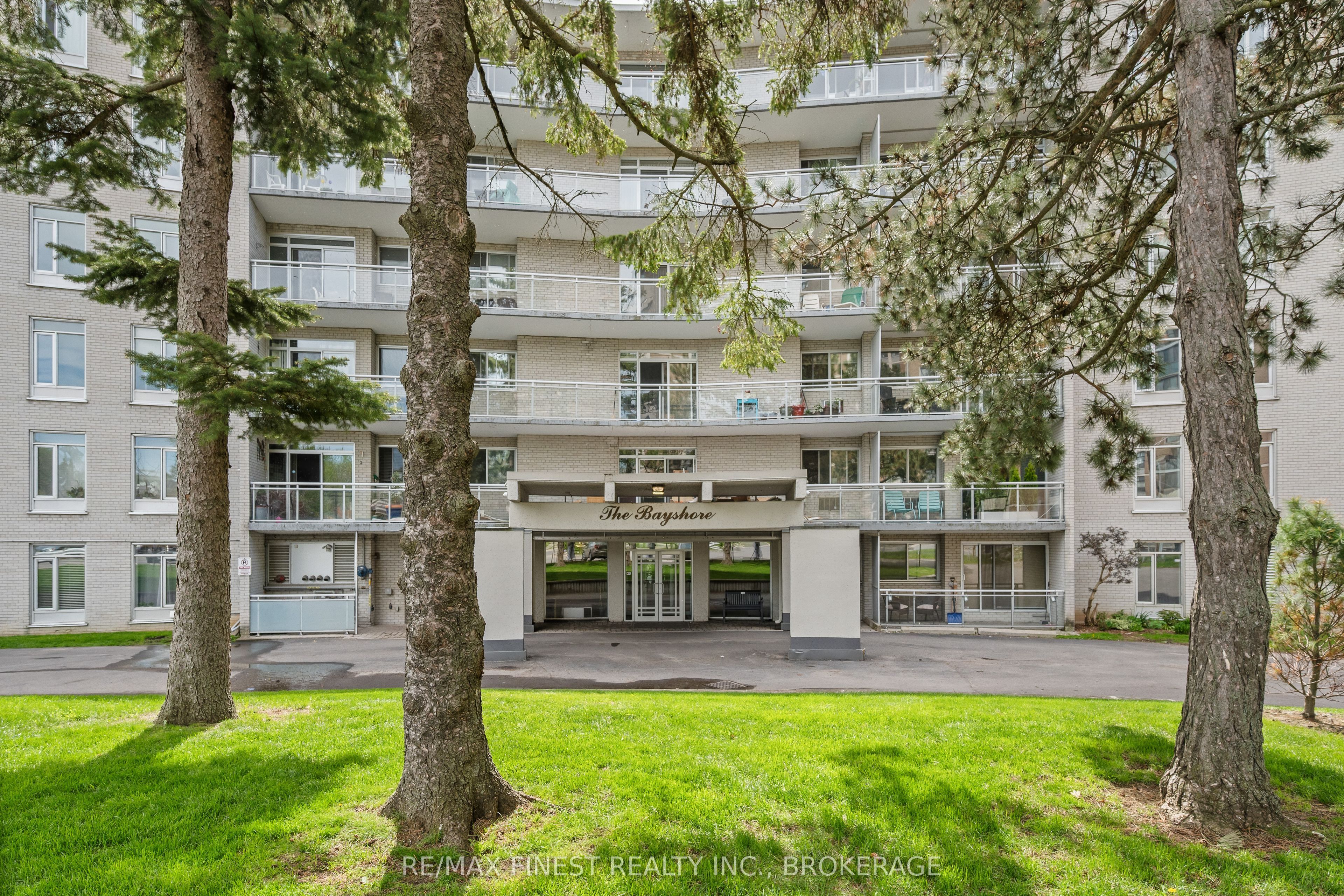 1 Mowat Avenue 105