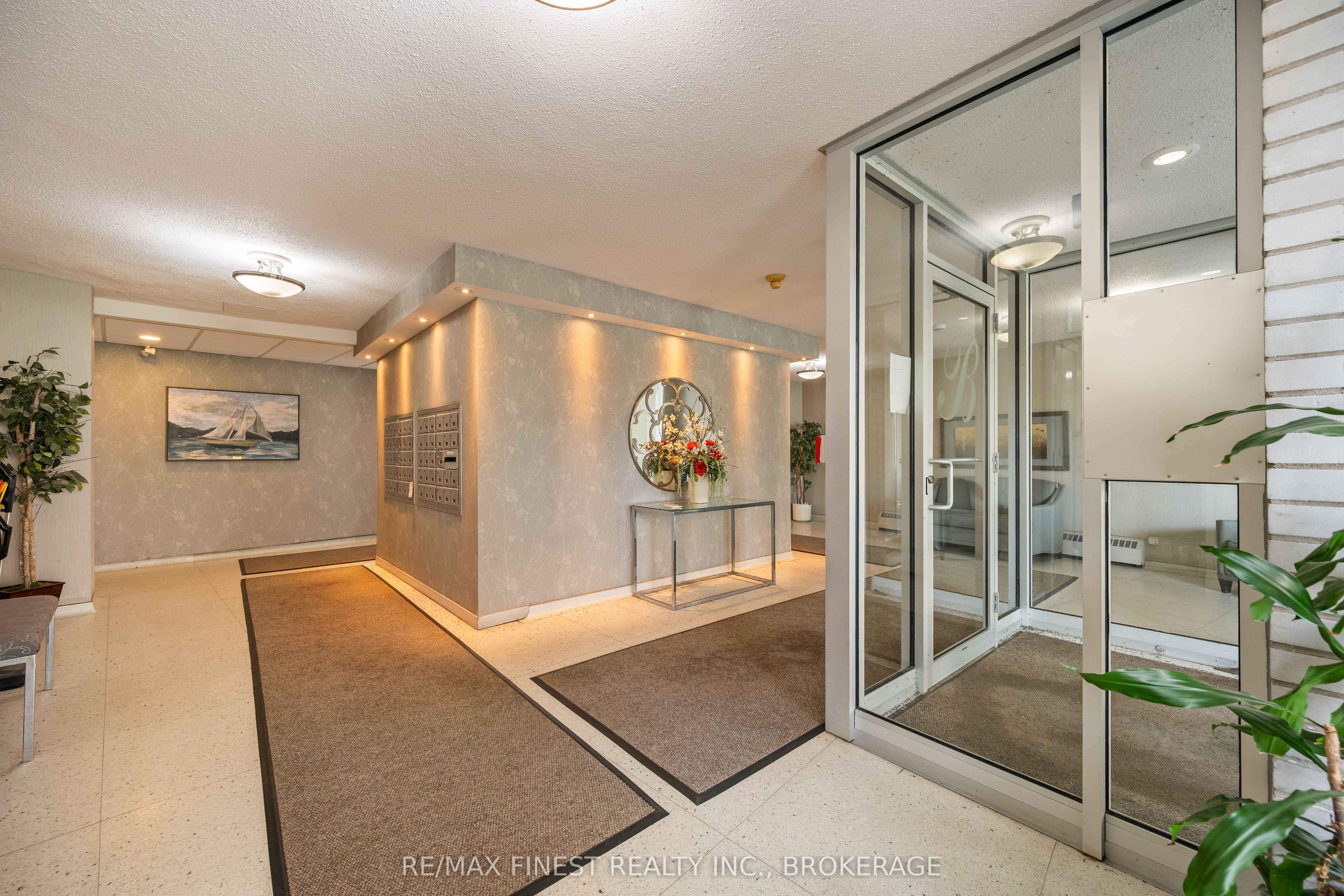 1 Mowat Avenue 105