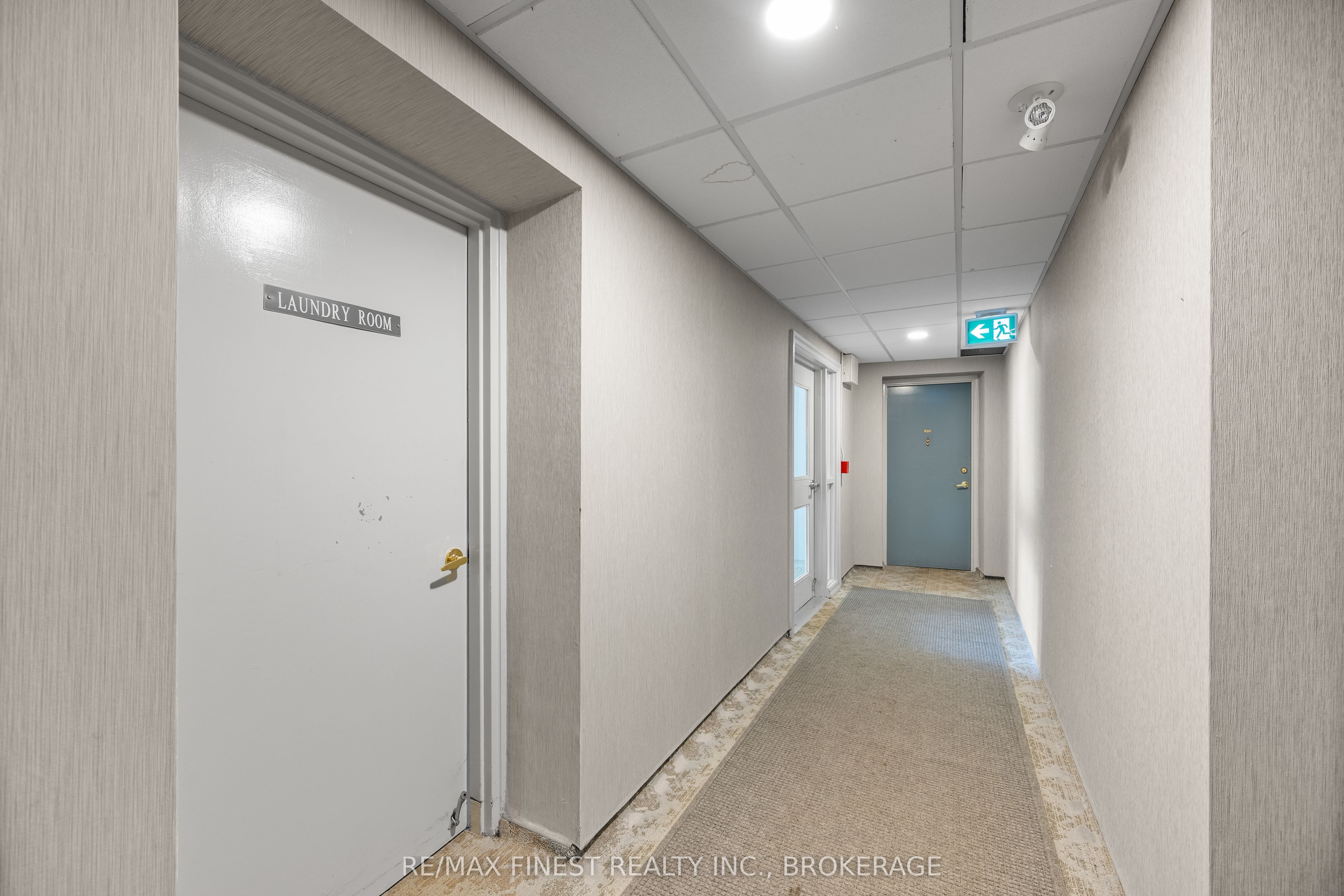 1 Mowat Avenue 105