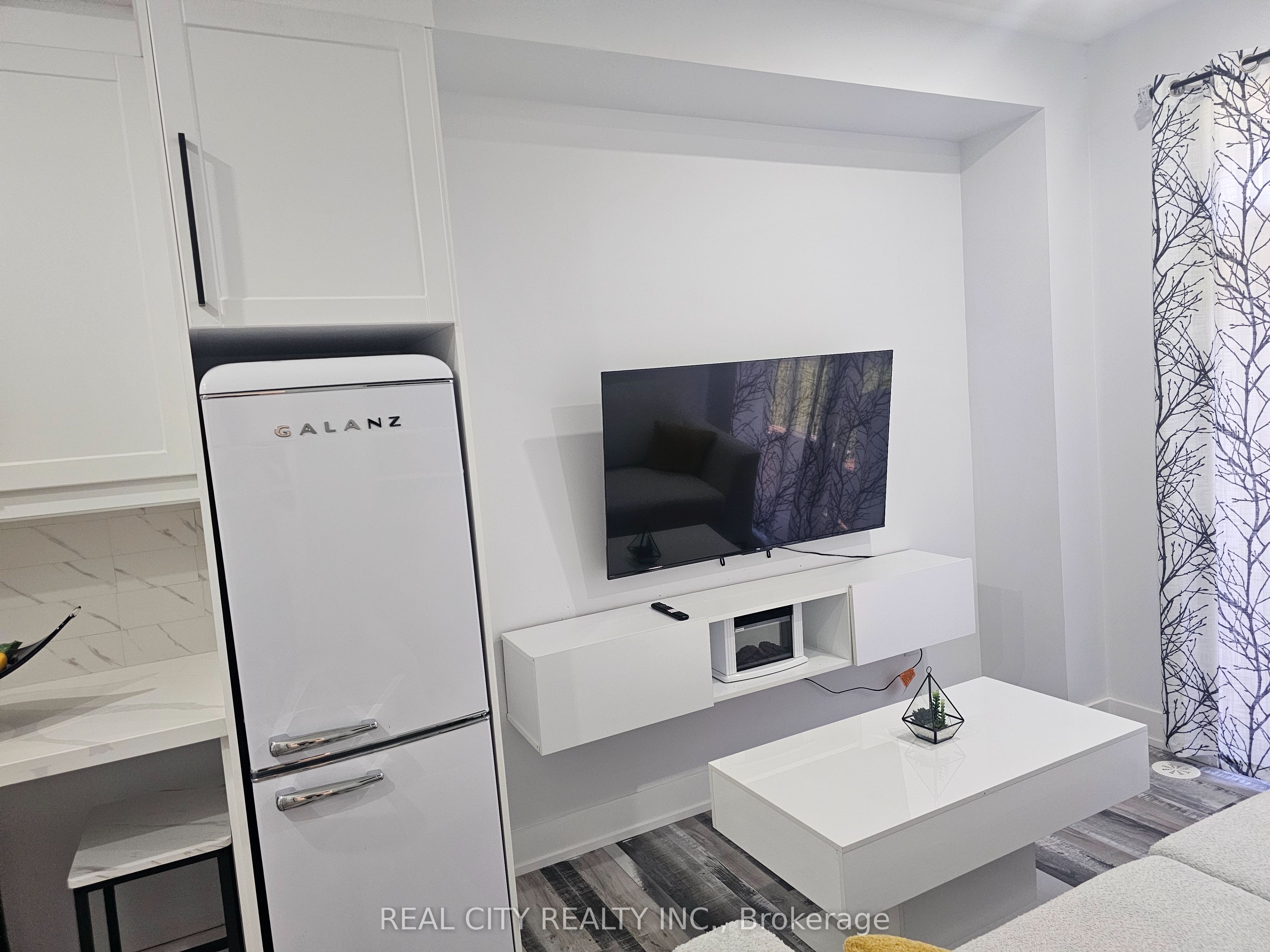 135 Farooq Boulevard