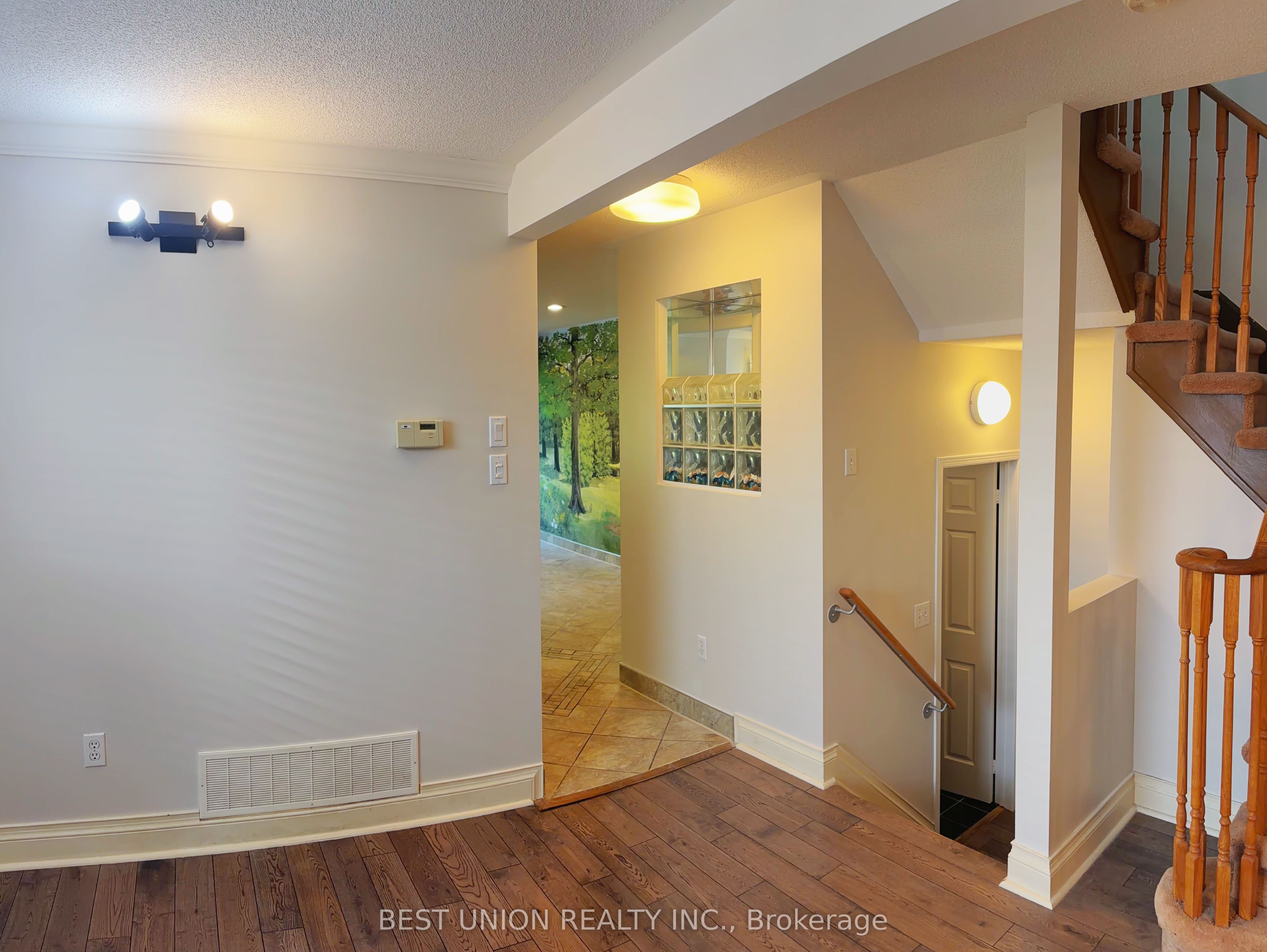 2864 Westbury Court