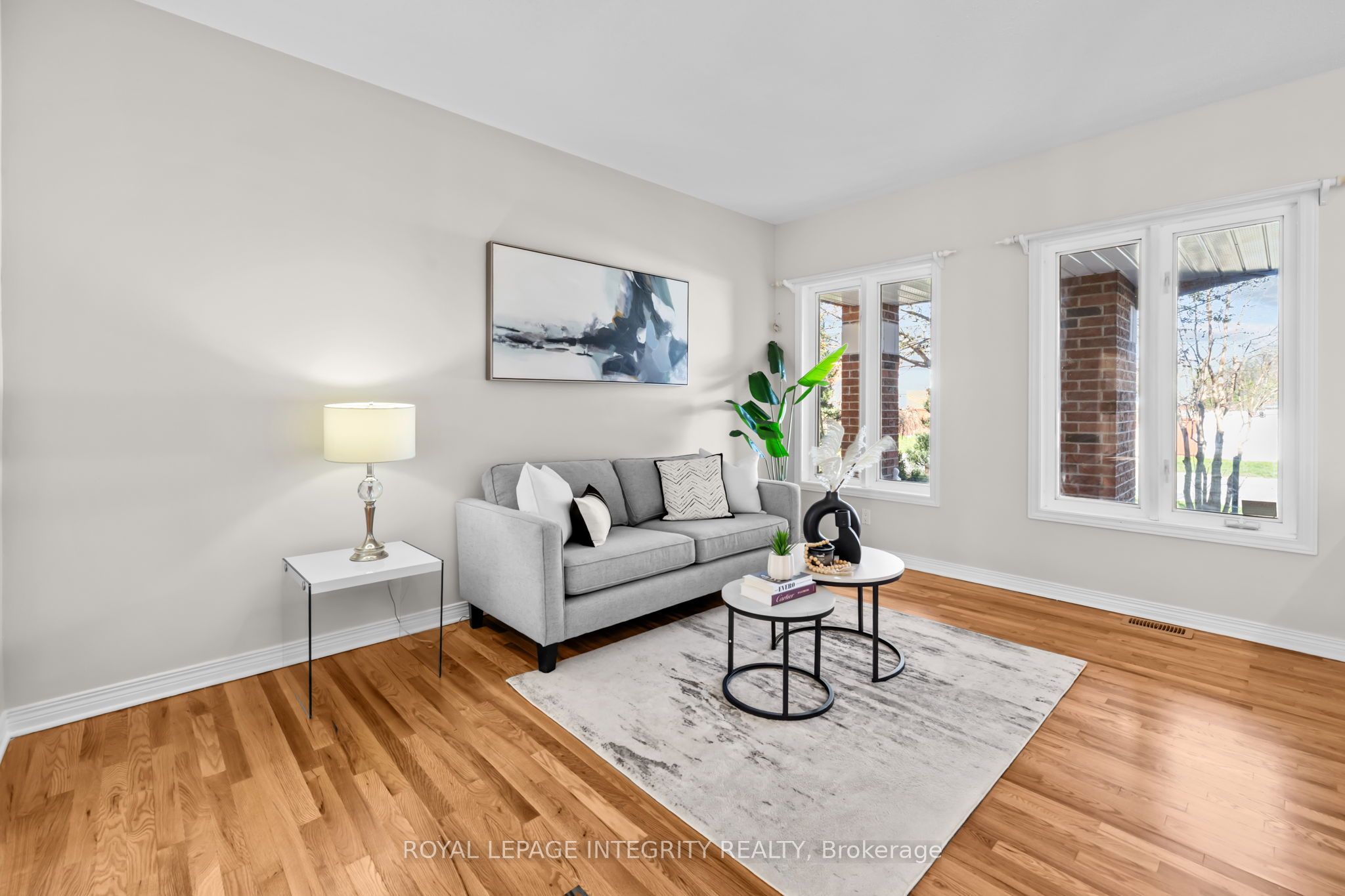 4 Tamarack Place N