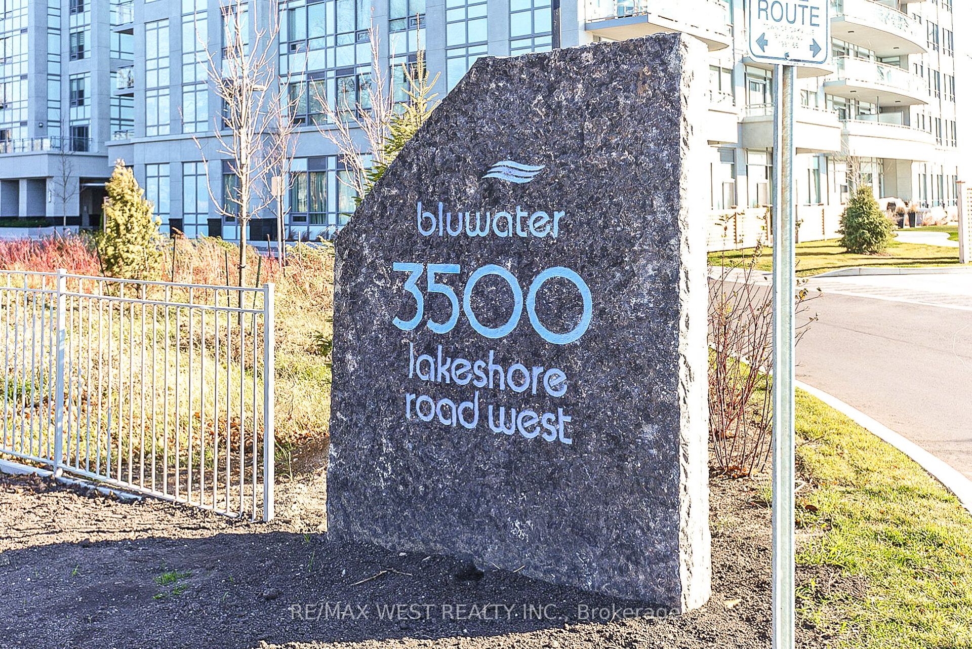 3500 Lakeshore Road W 825