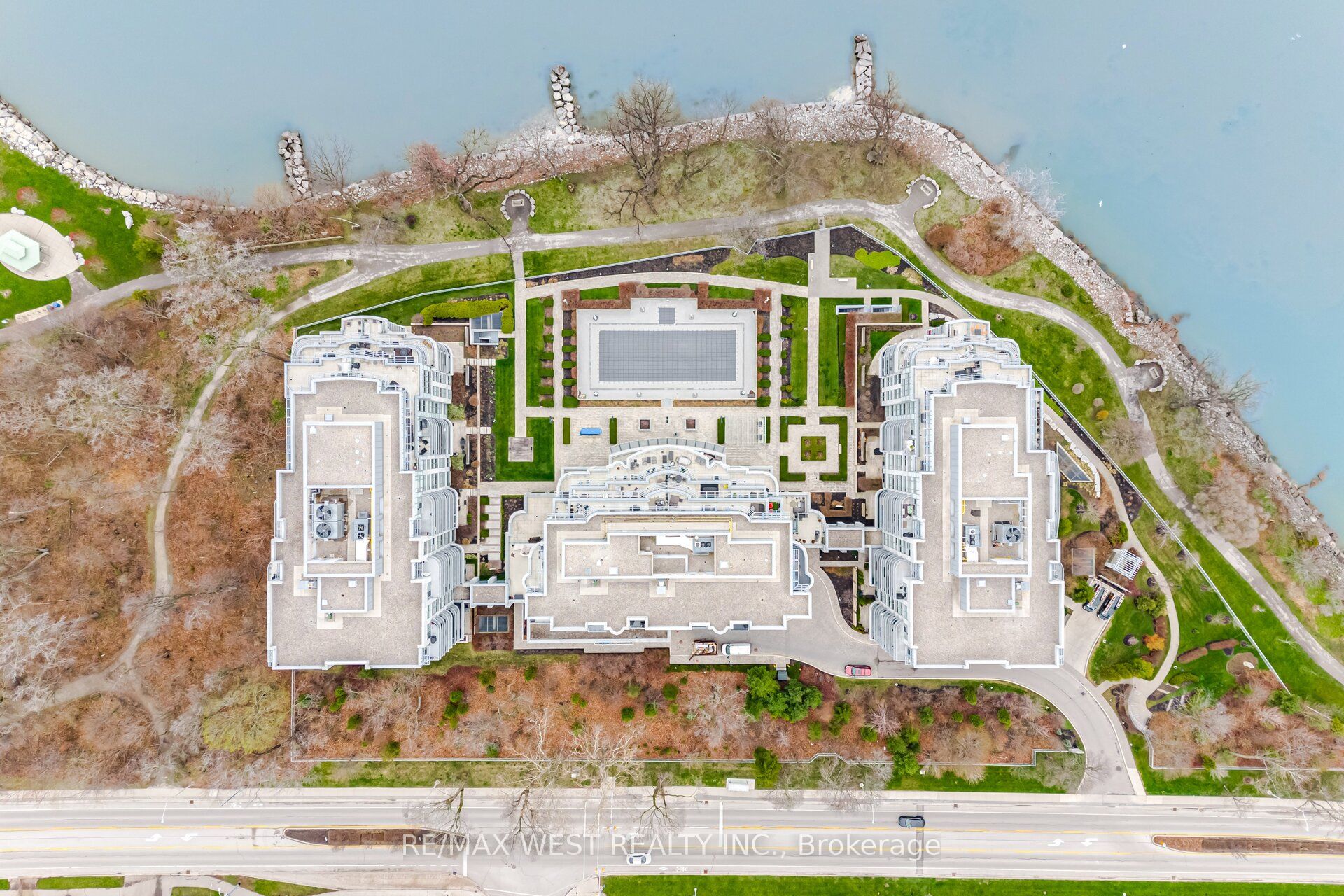 3500 Lakeshore Road W 825