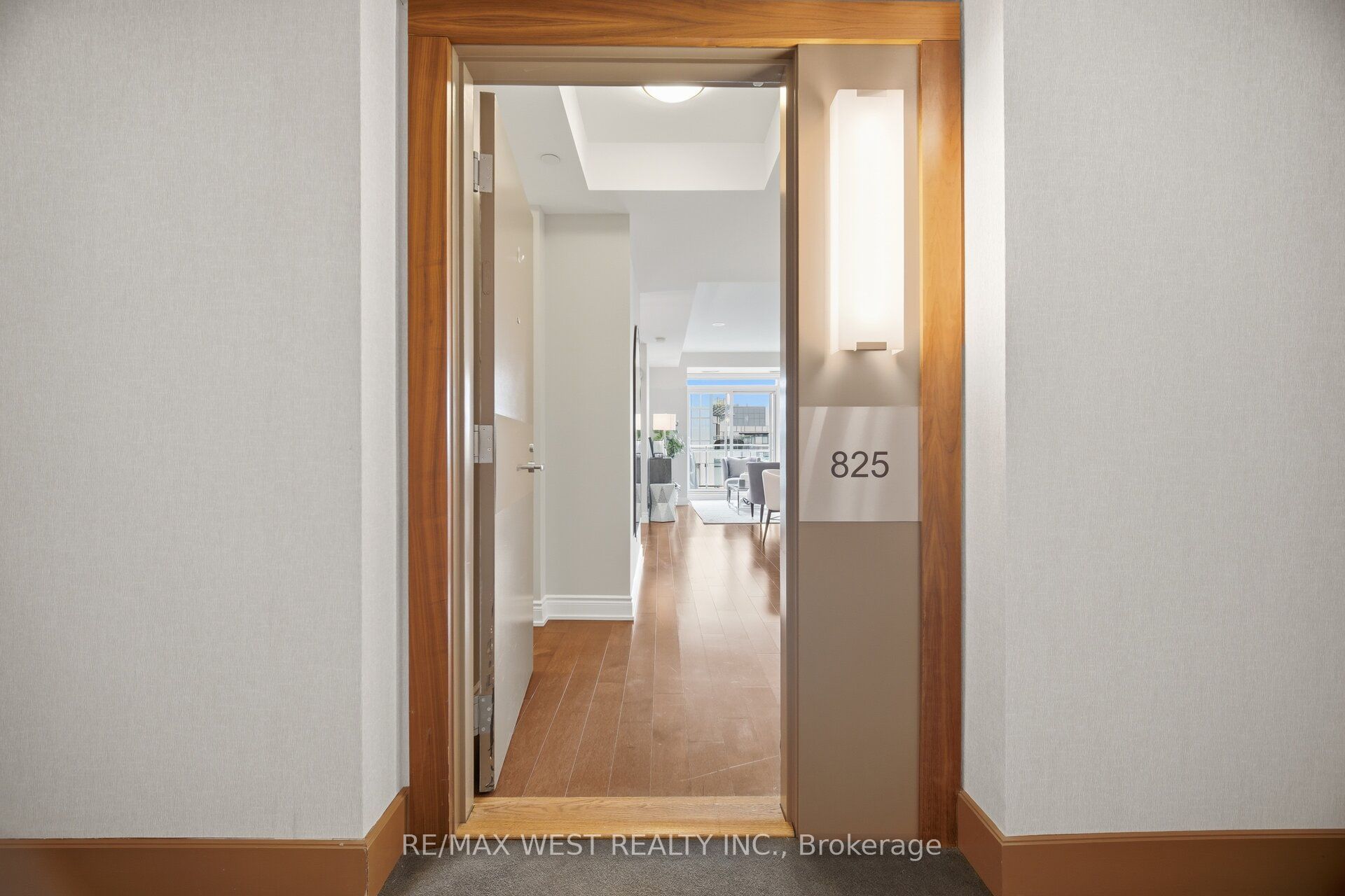 3500 Lakeshore Road W 825