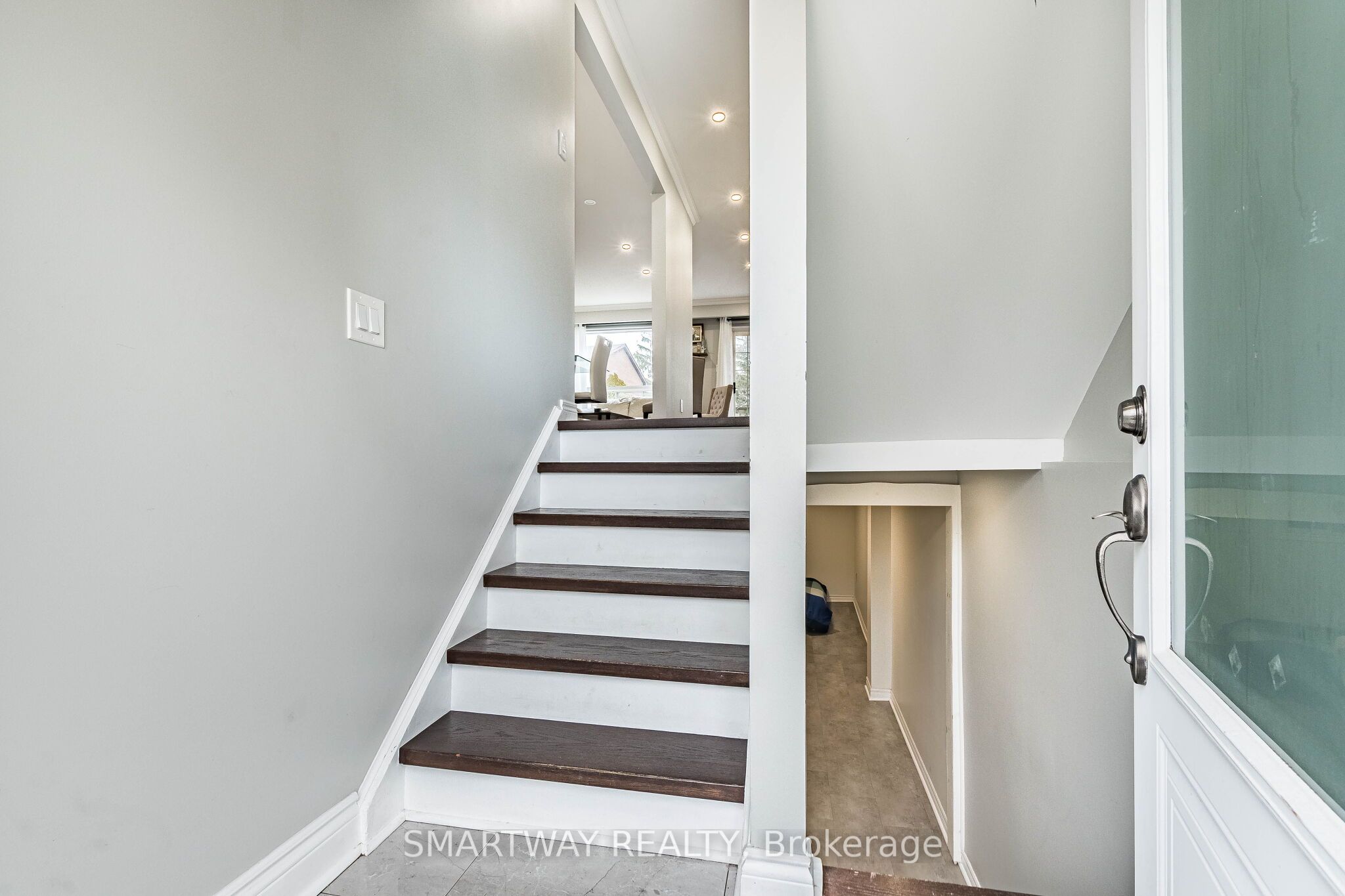 2445 Homelands Drive 10