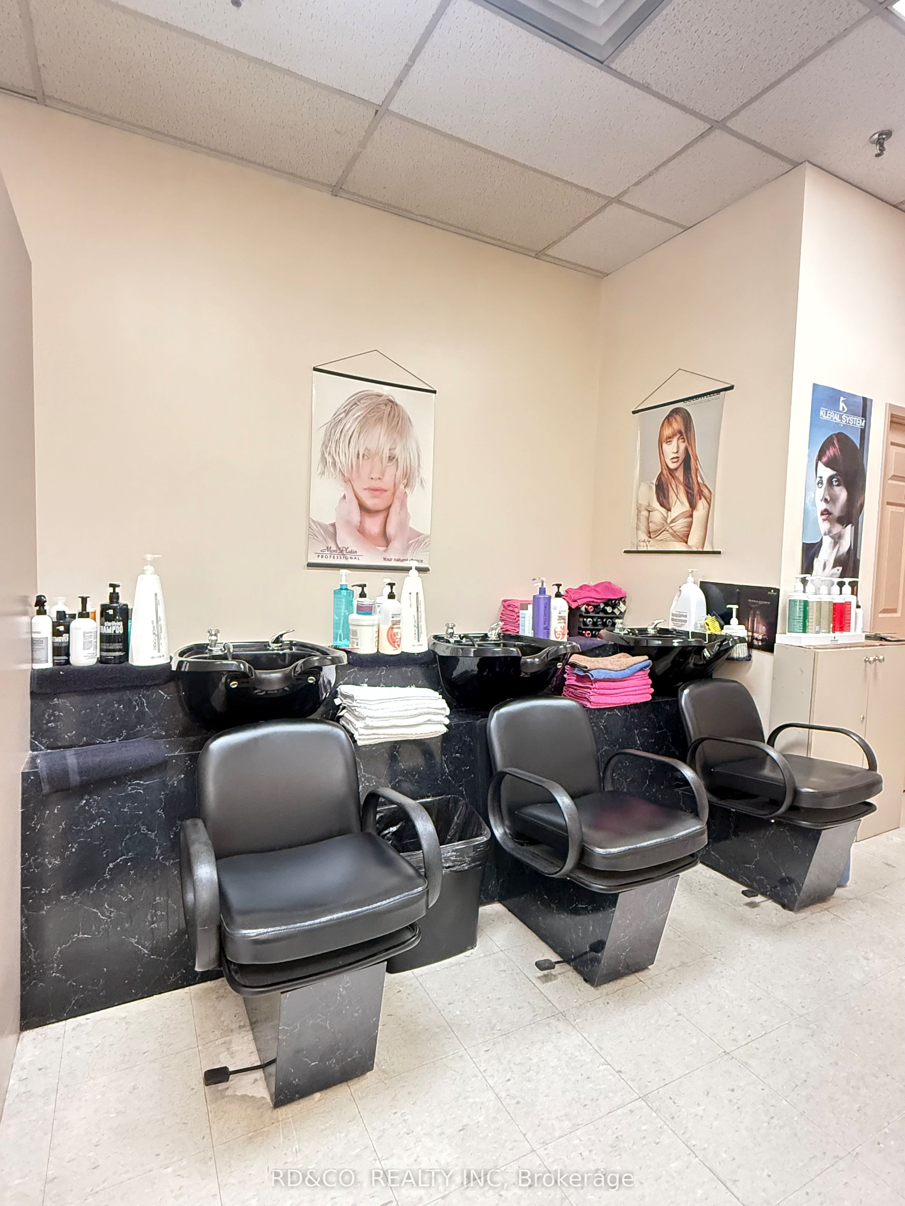 7313 Woodbine Avenue E