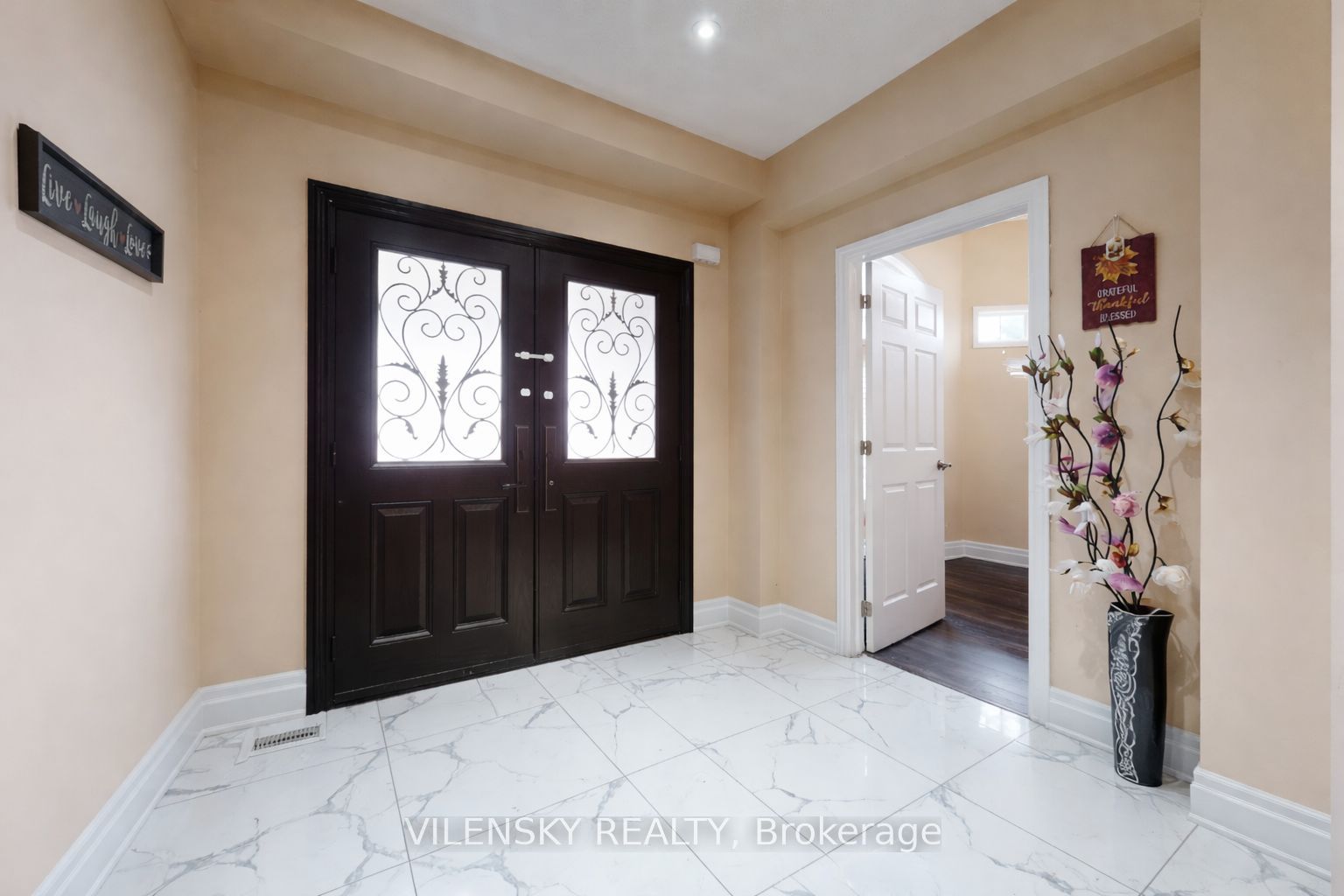 2 Eminence Road