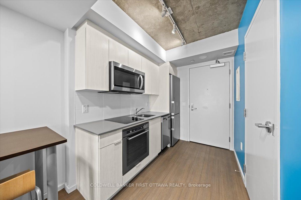 105 CHAMPAGNE Avenue S 2308