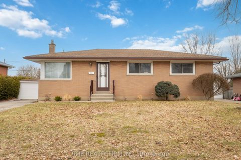 12 Curtis Avenue London South ON N5Z 4G1