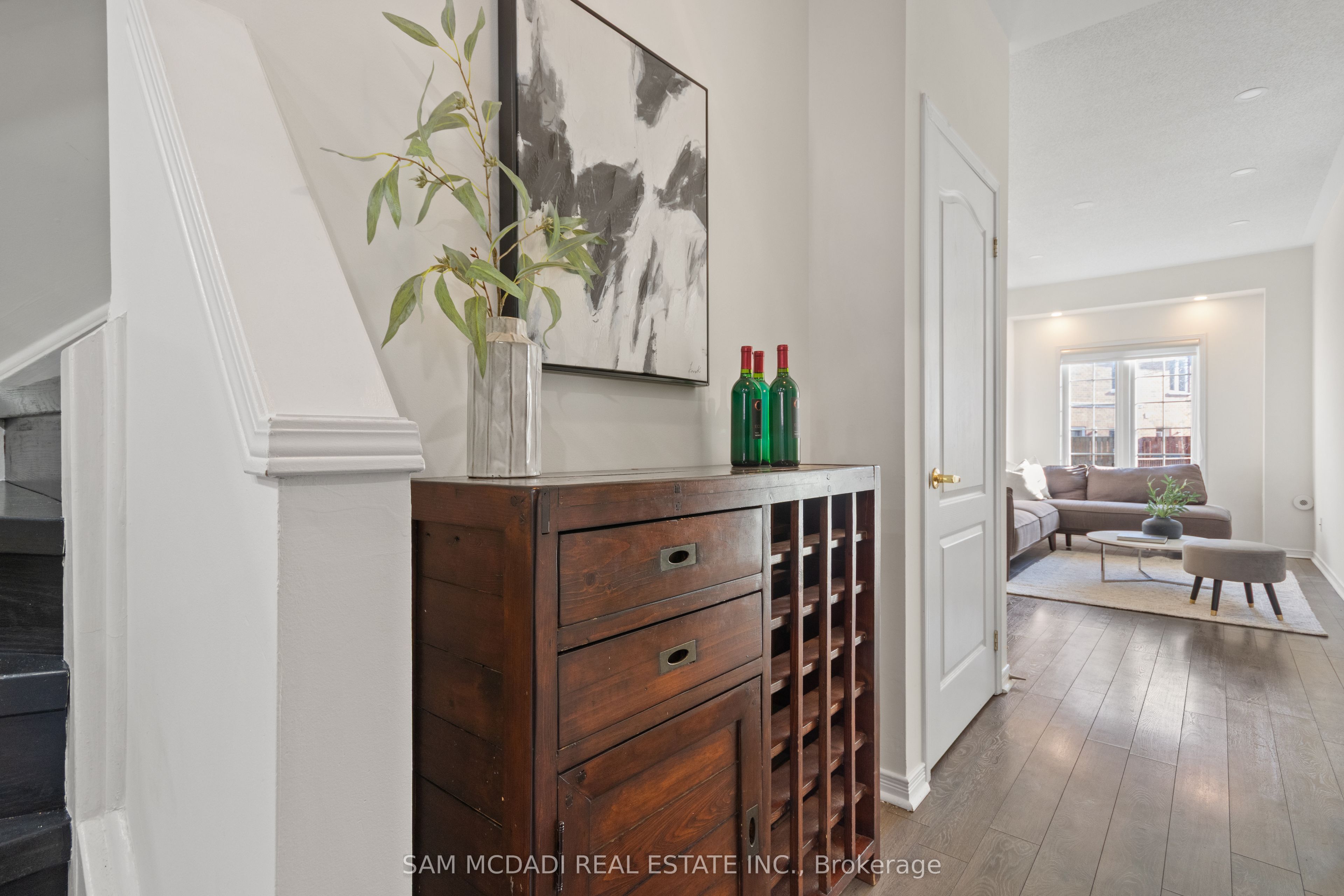 435 Hensall Circle 11