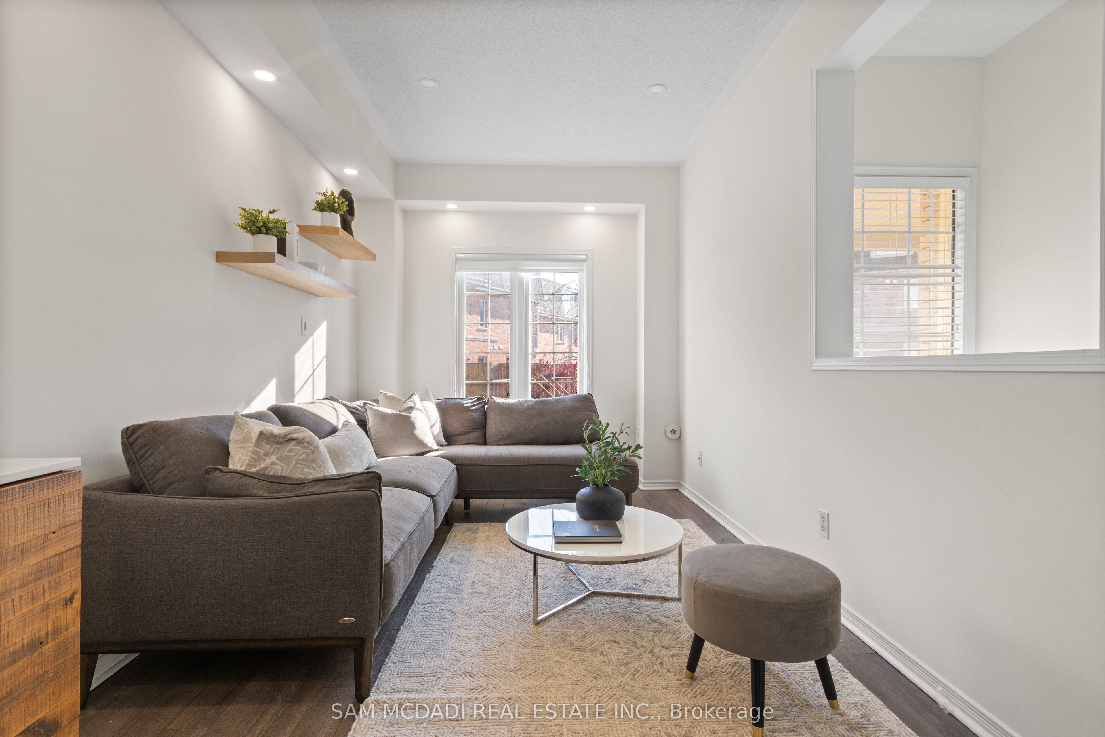 435 Hensall Circle 11