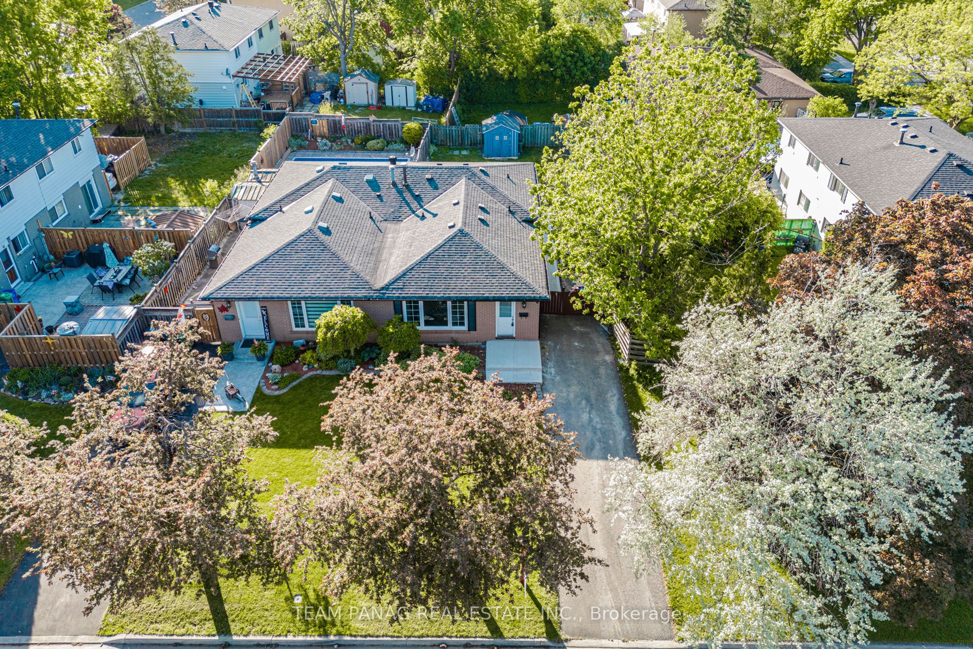 141 Fallingdale Crescent