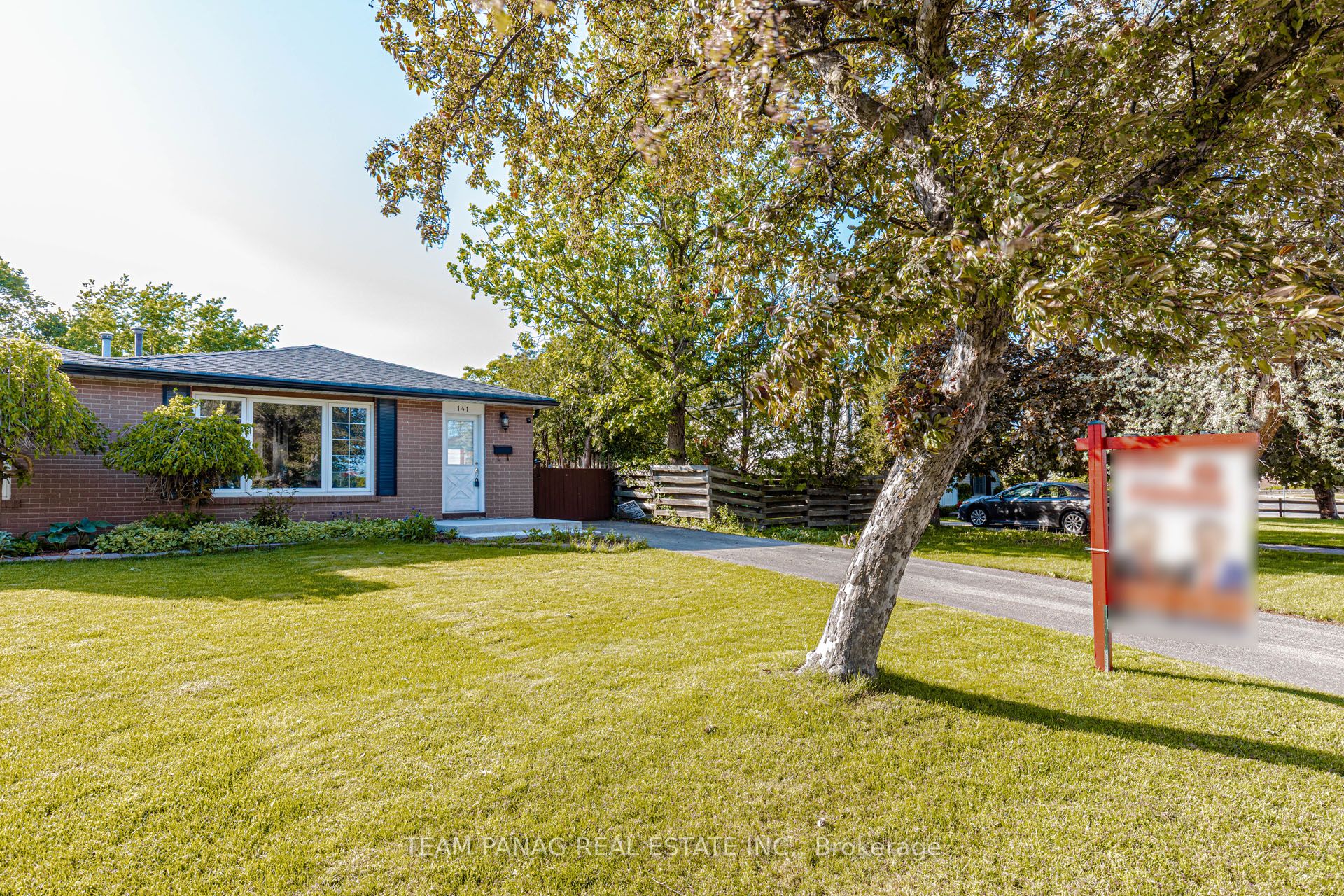 141 Fallingdale Crescent