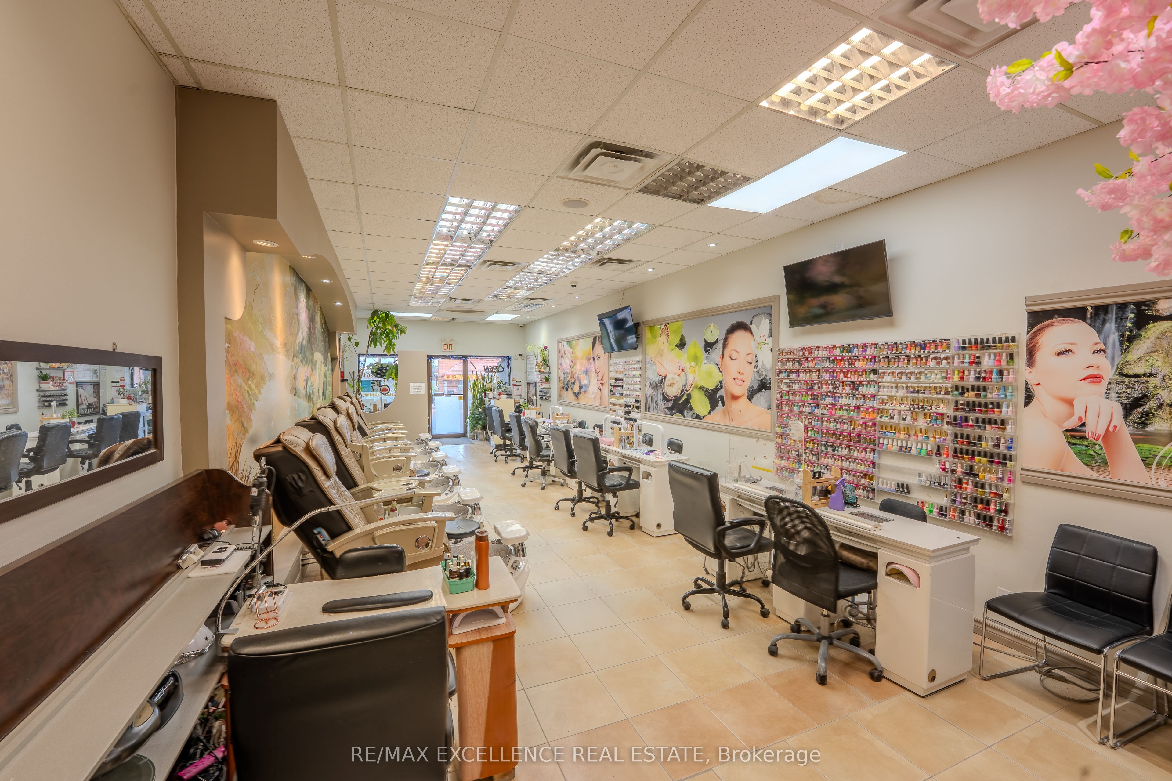 1 Steeles Avenue 11