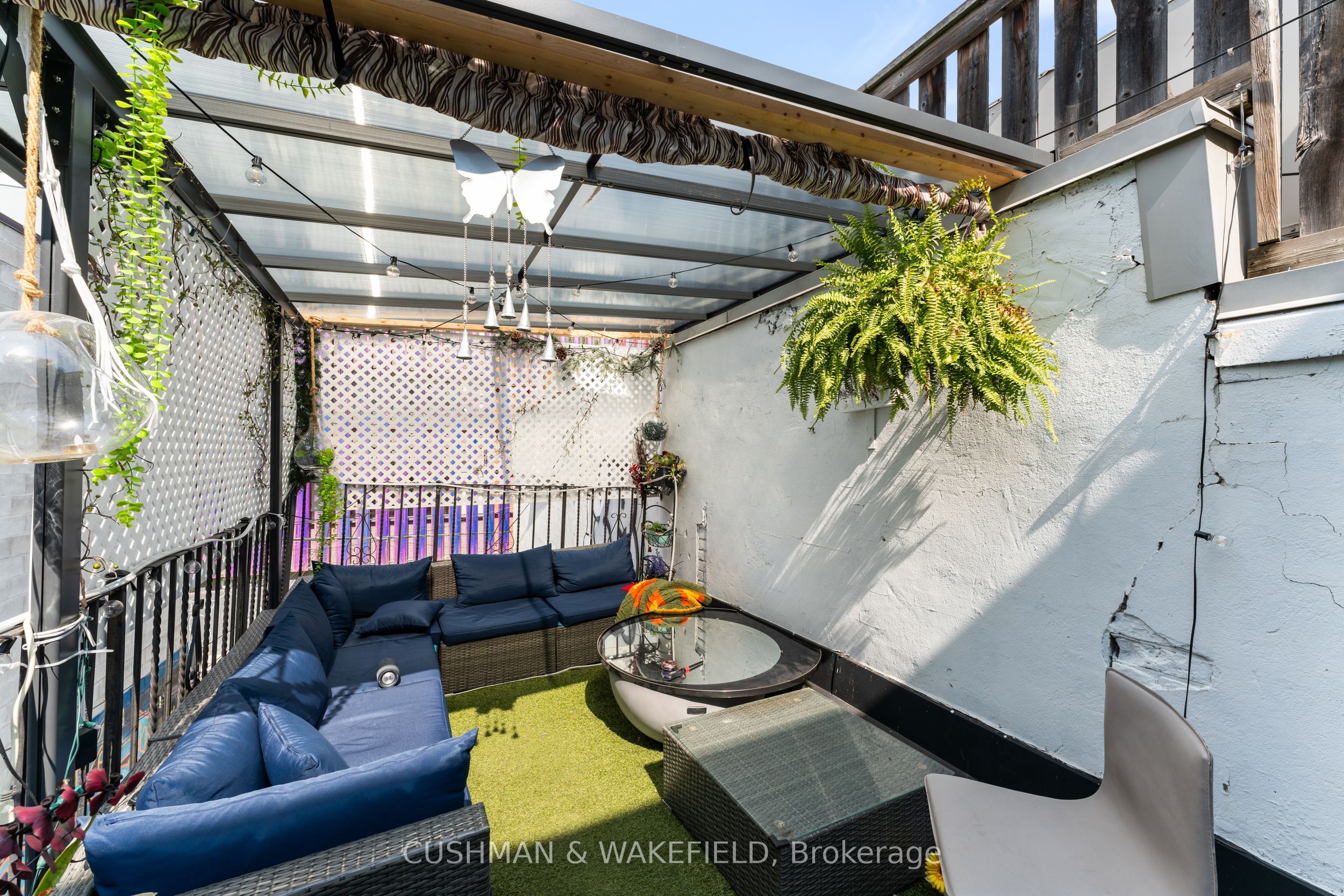 242 Queen Street W