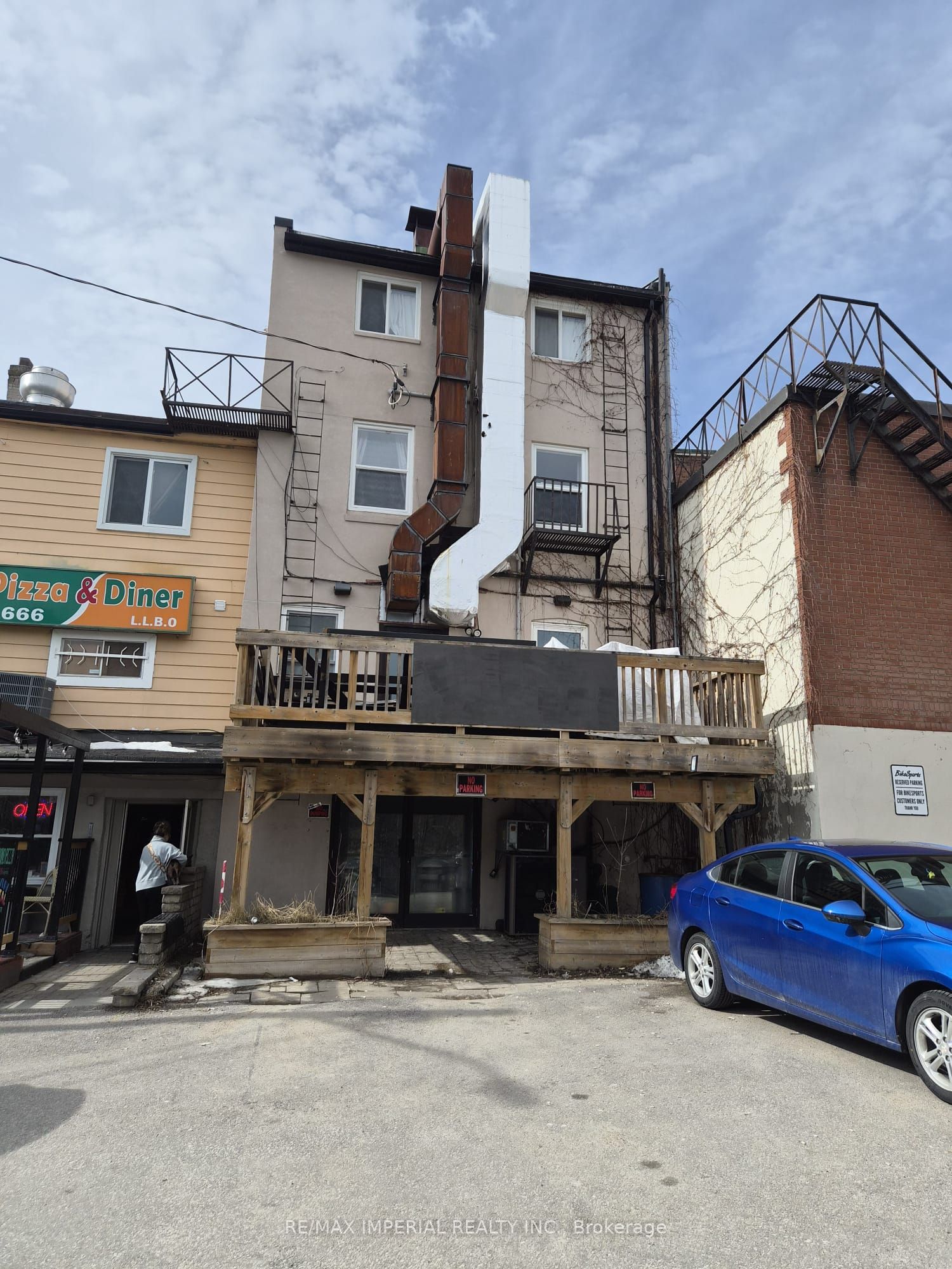 235 Main Street S
