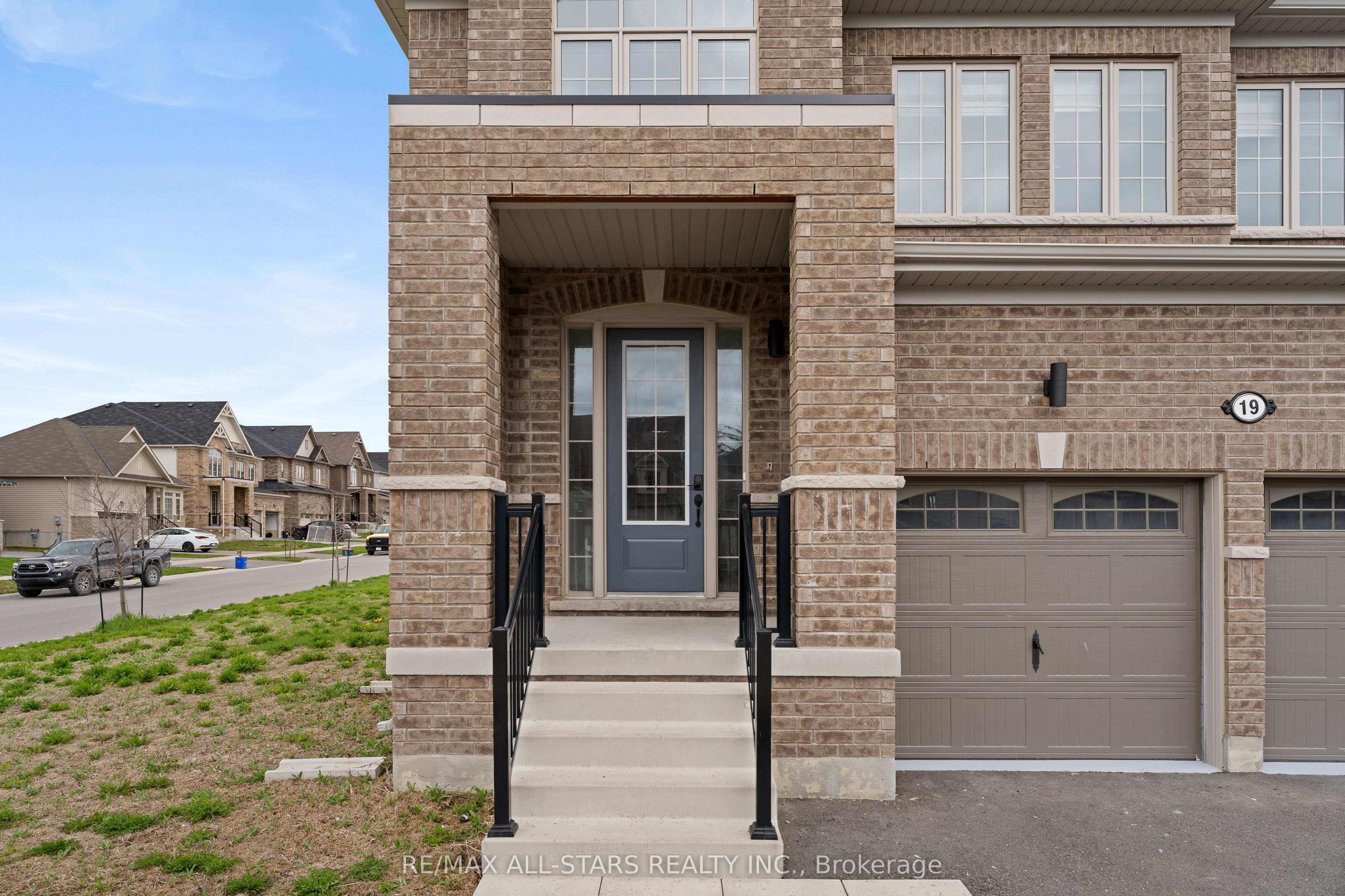 19 Hennessey Crescent