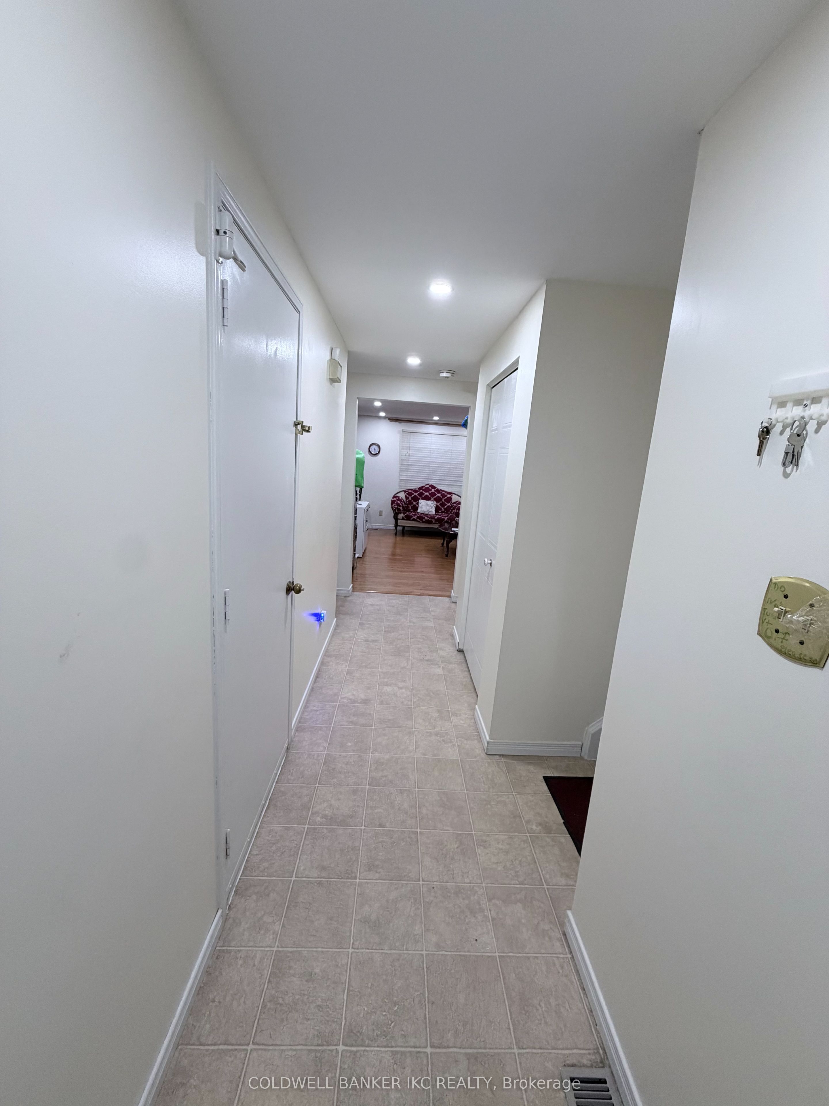 19 GRANDRIDGE Crescent