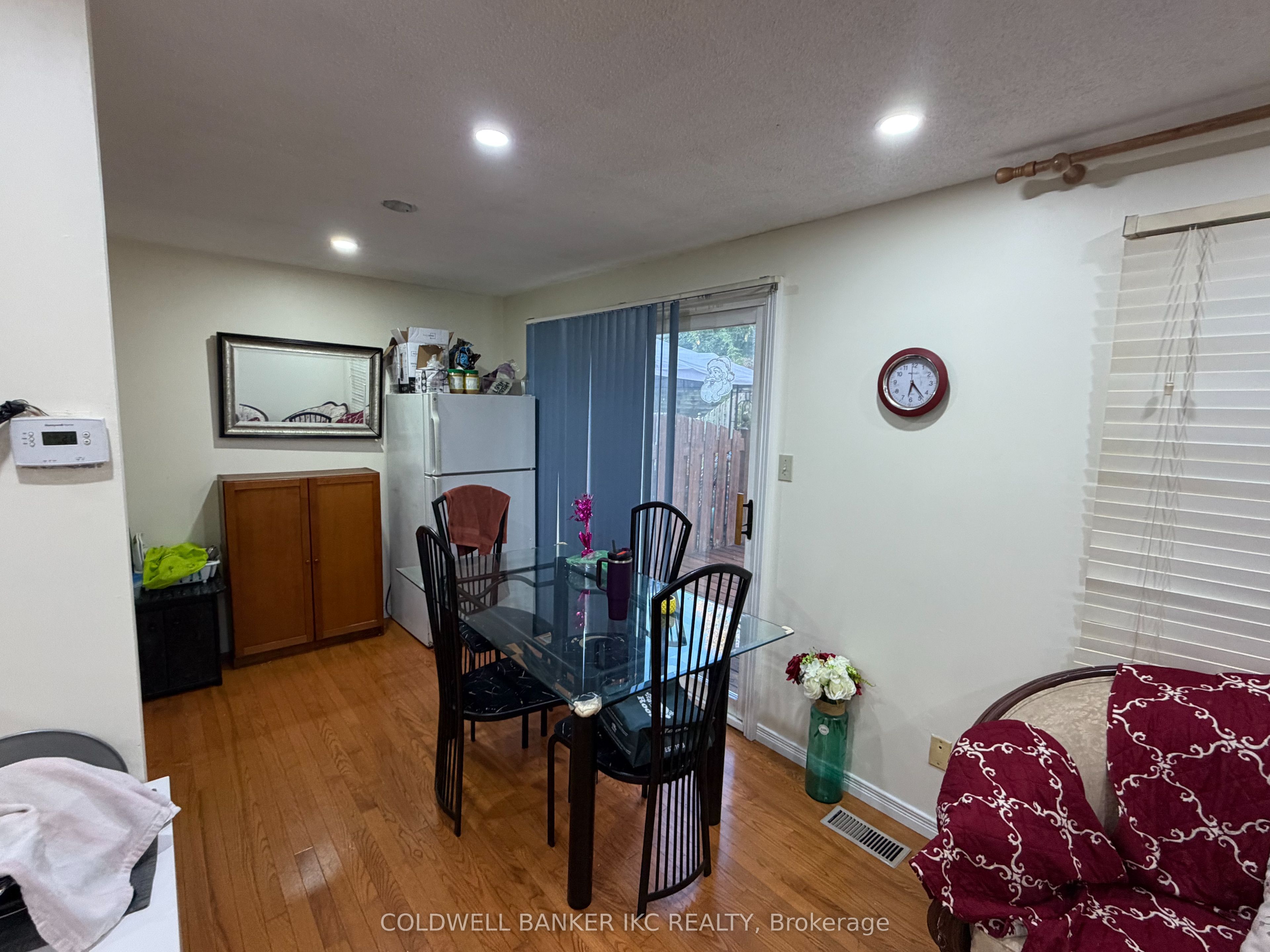 19 GRANDRIDGE Crescent