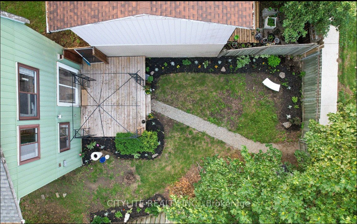 8 Horseshoe Court