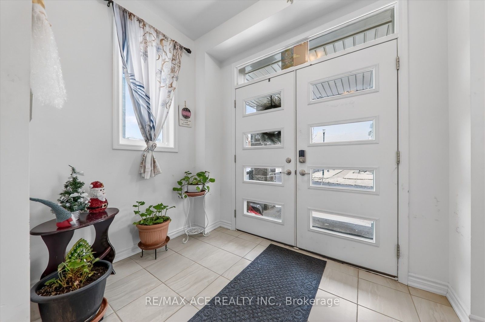 1419 Mockingbird Square