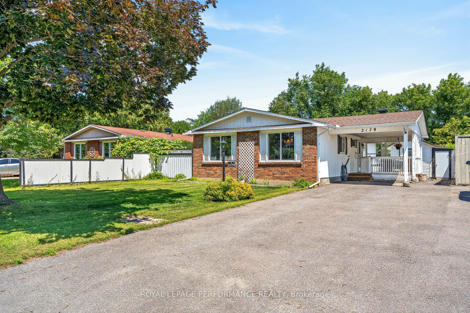 2179 Erinbrook Crescent