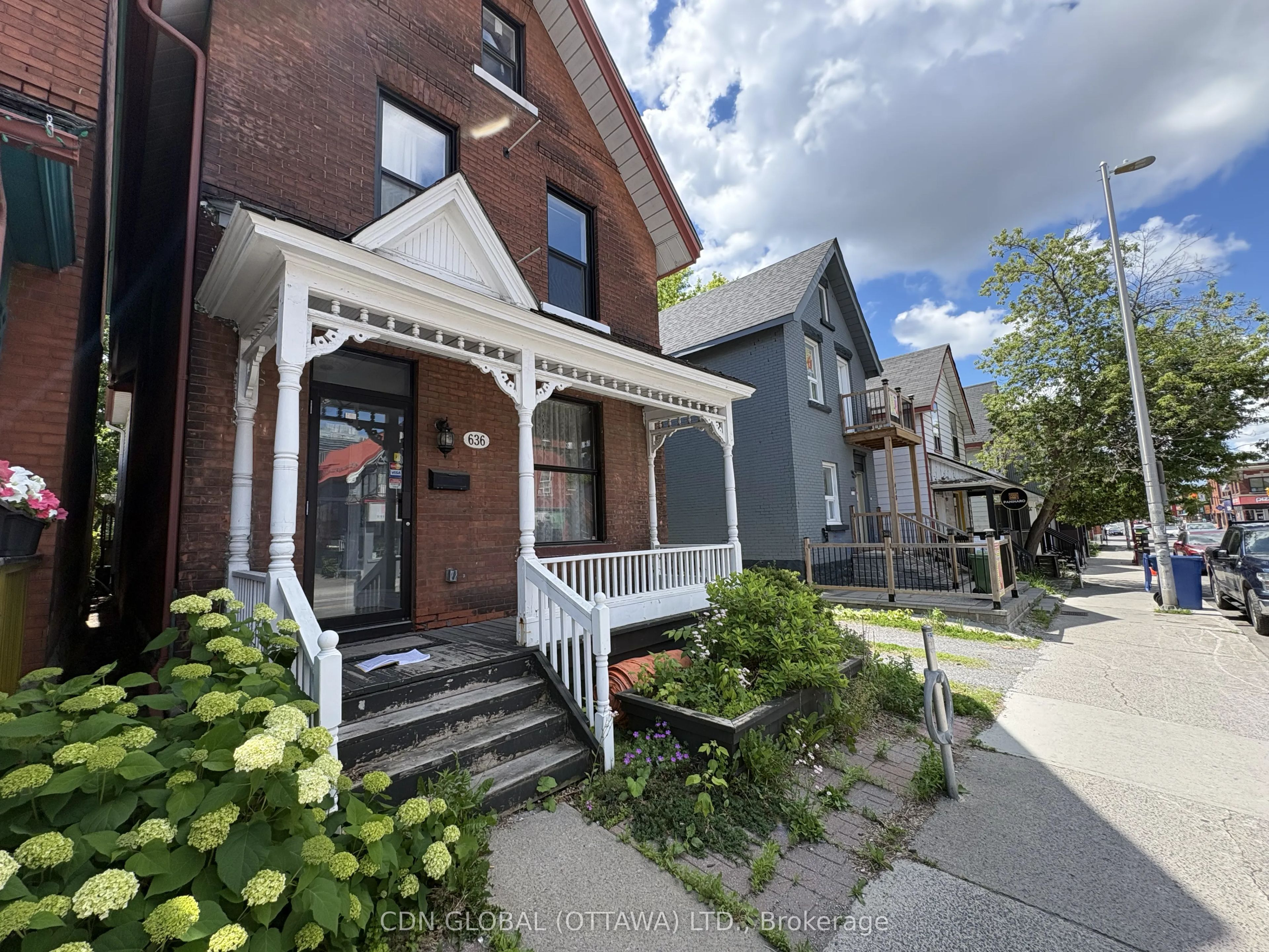 636 Somerset Street W