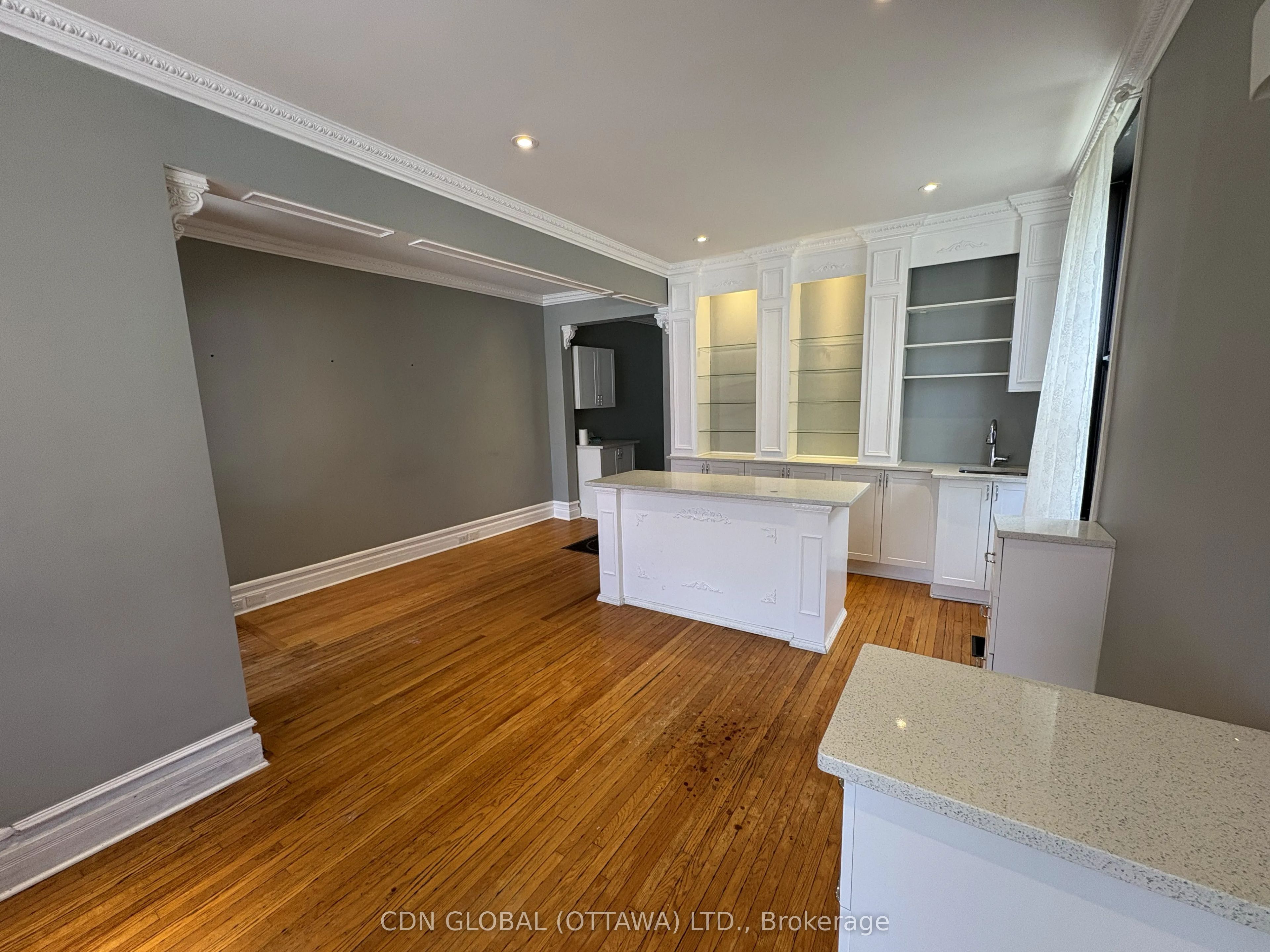 636 Somerset Street W