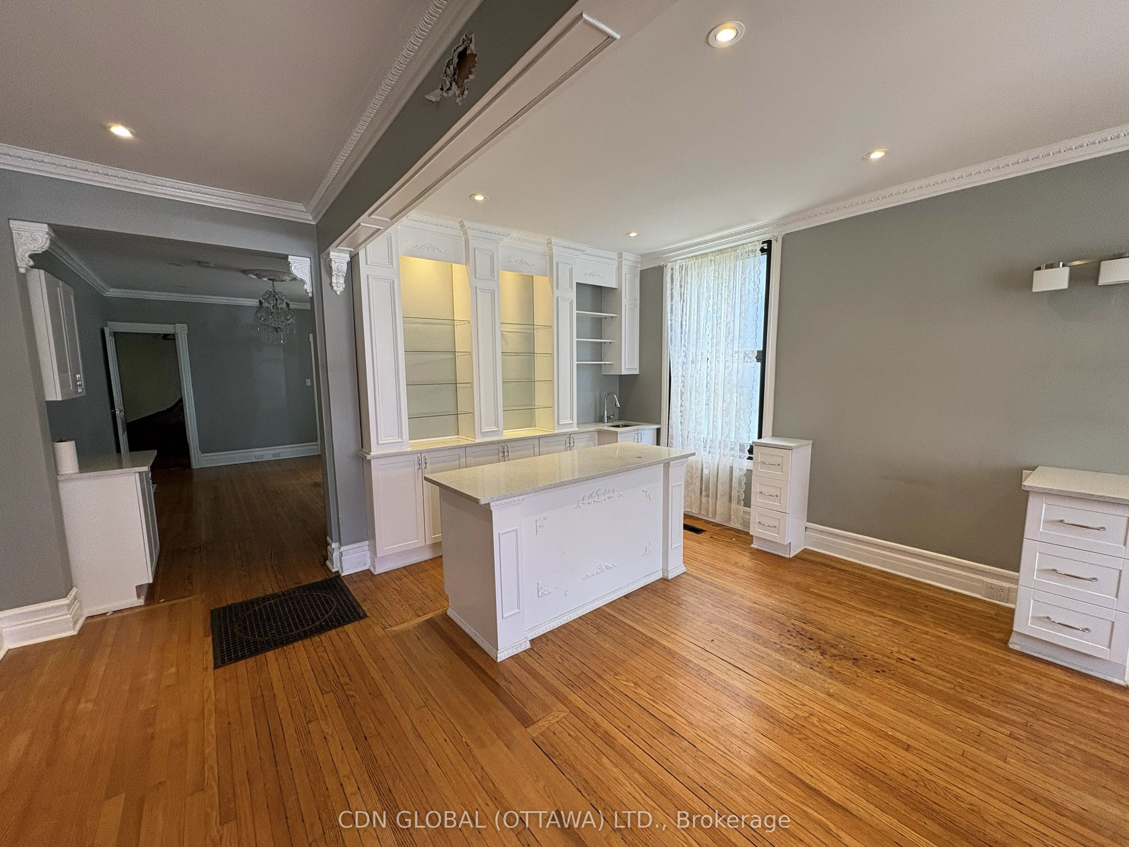 636 Somerset Street W