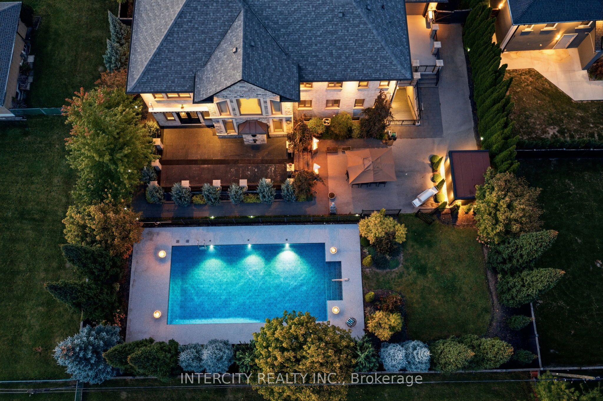 27 Rockview Gardens