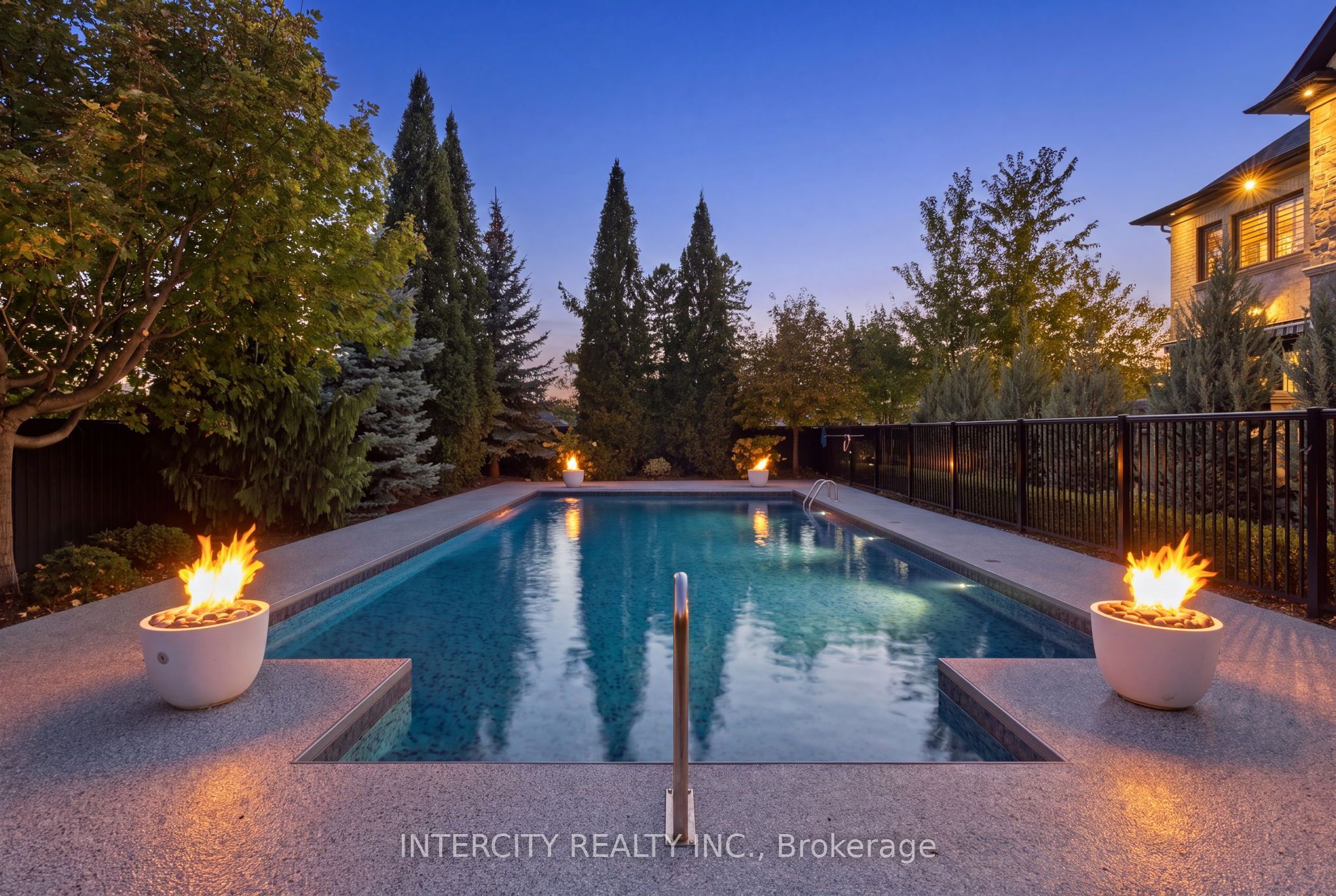 27 Rockview Gardens