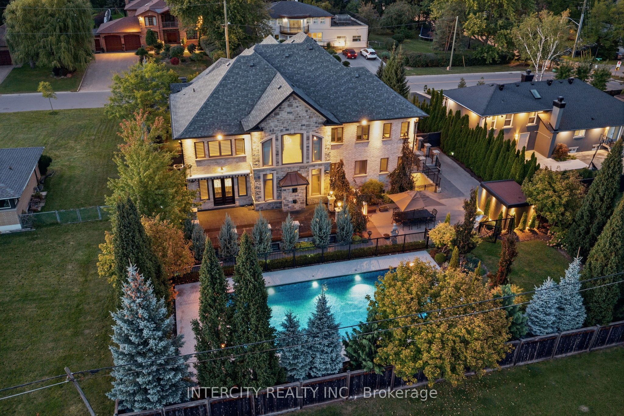 27 Rockview Gardens