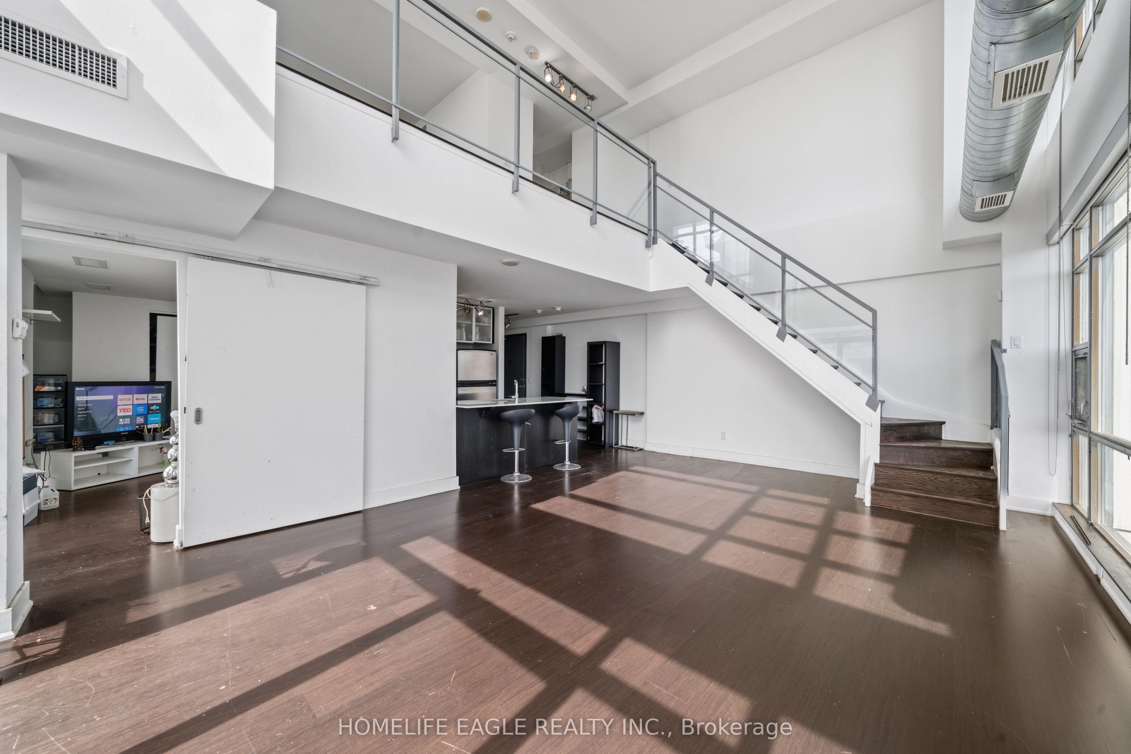 637 Lake Shore Boulevard W 805