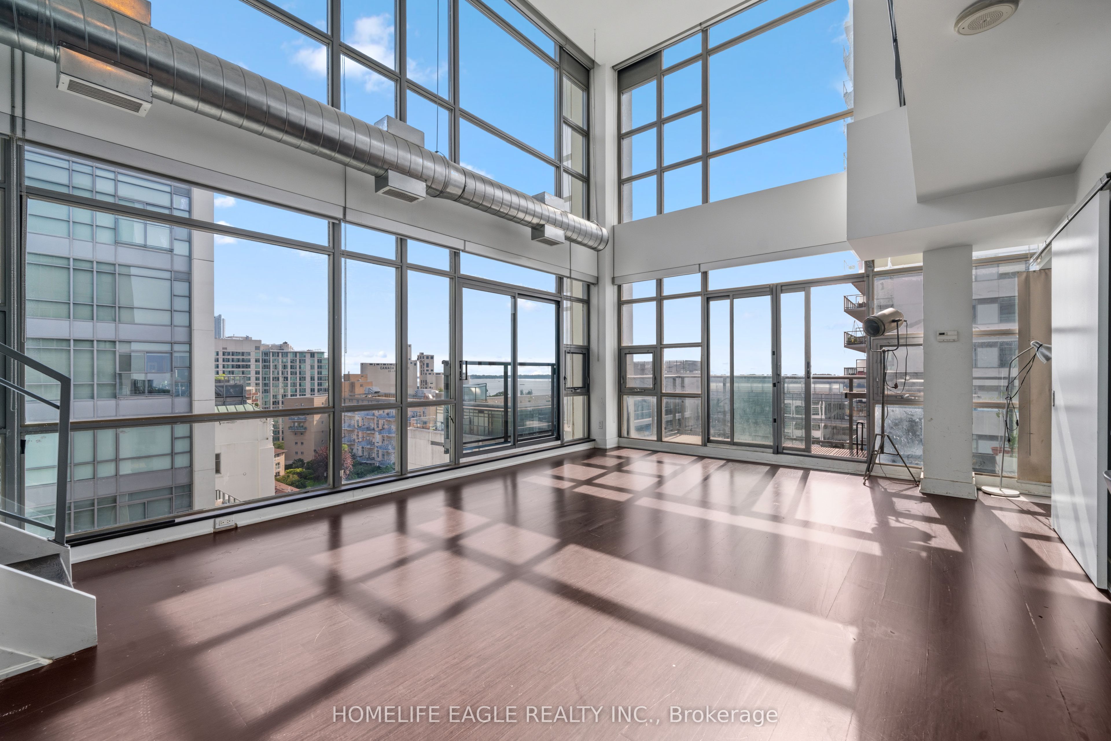 637 Lake Shore Boulevard W 805