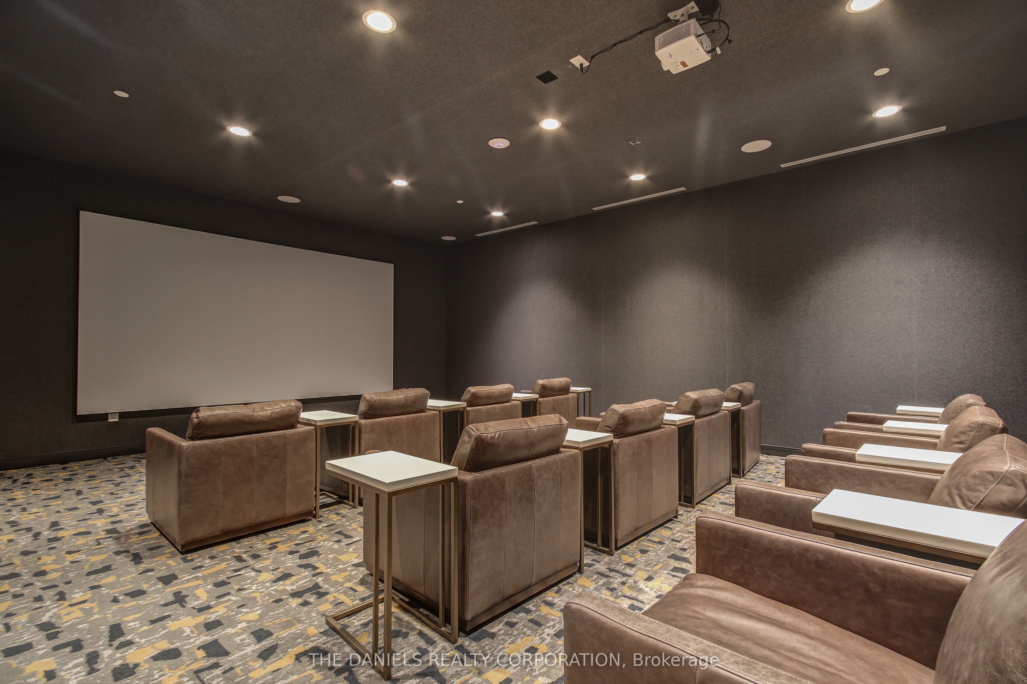 2485 Eglinton Avenue W 1319