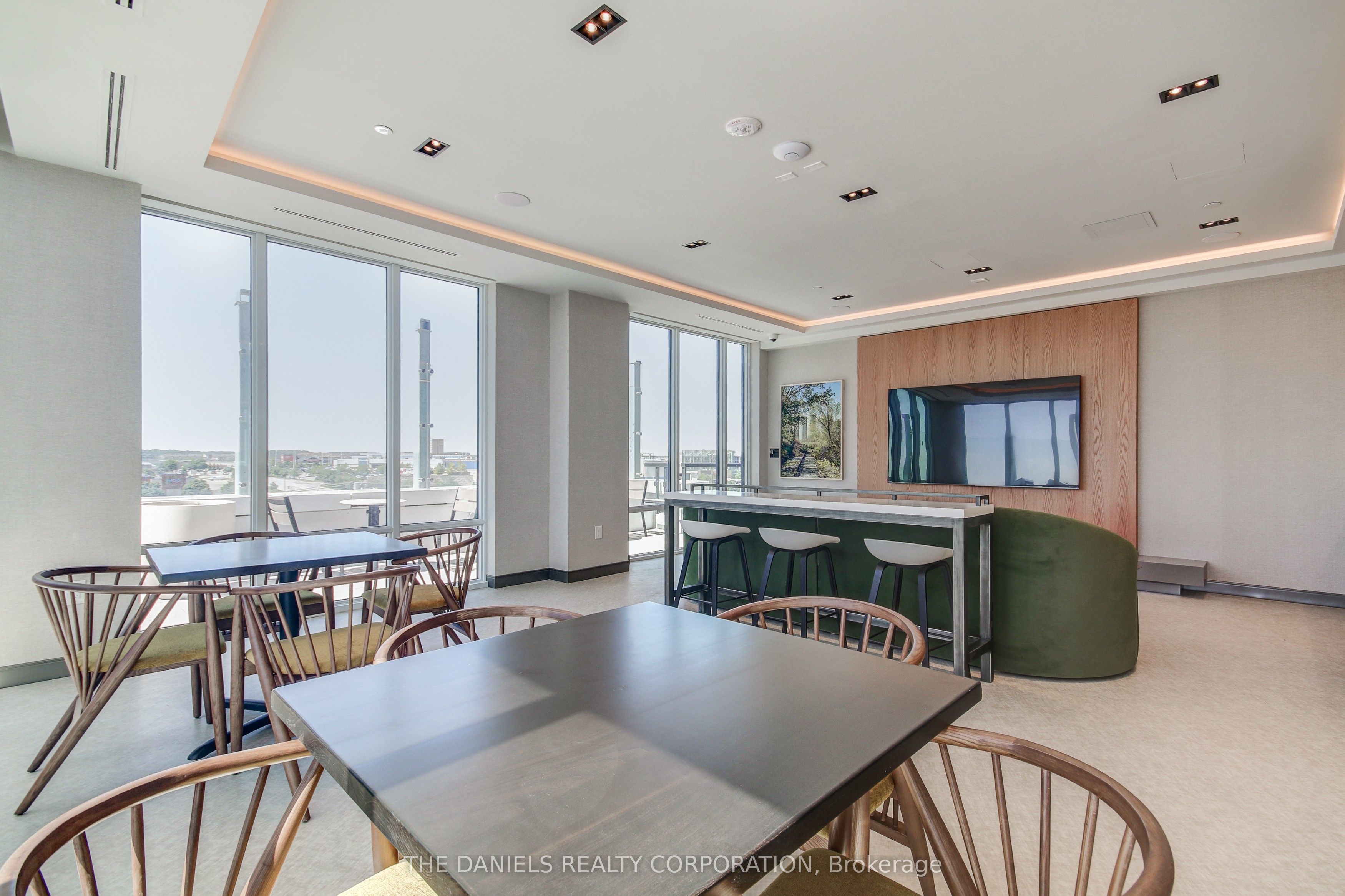 2485 Eglinton Avenue W 1319