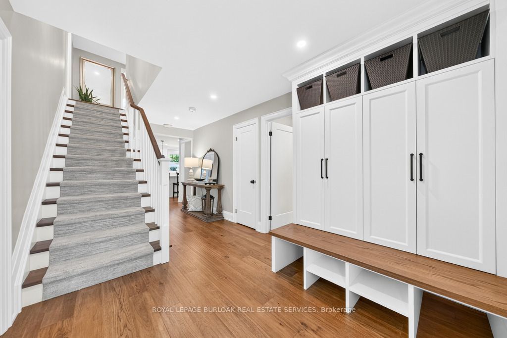 385 Rosslyn Drive
