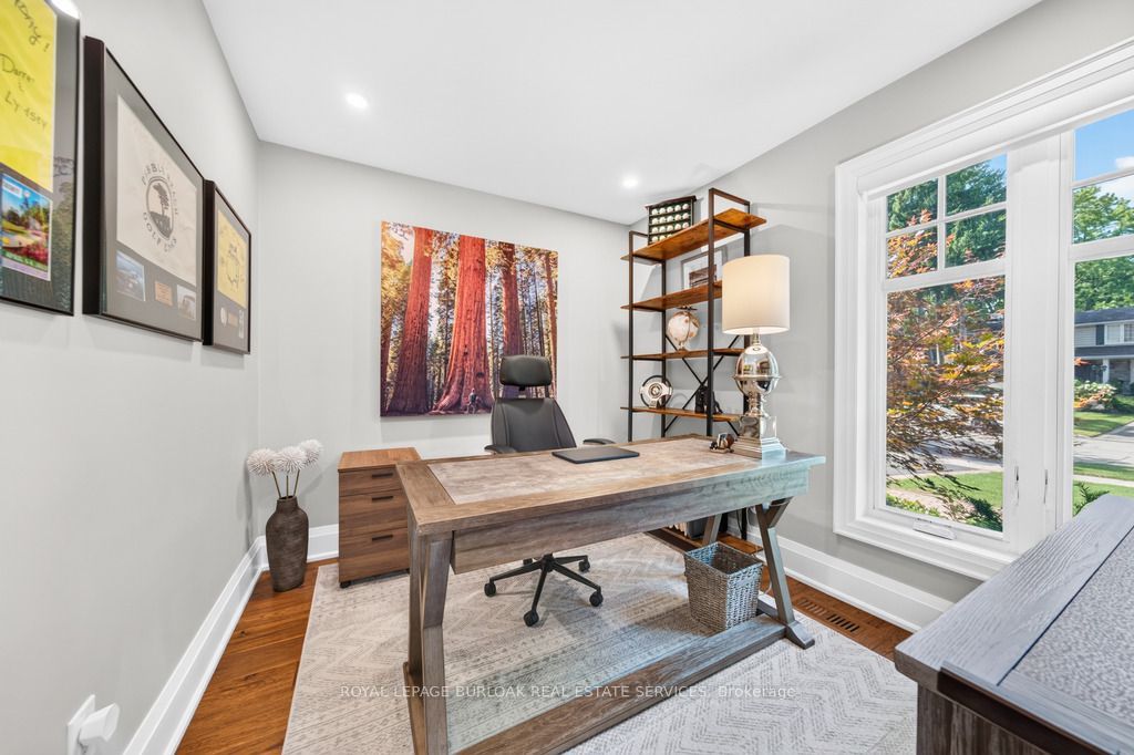 385 Rosslyn Drive