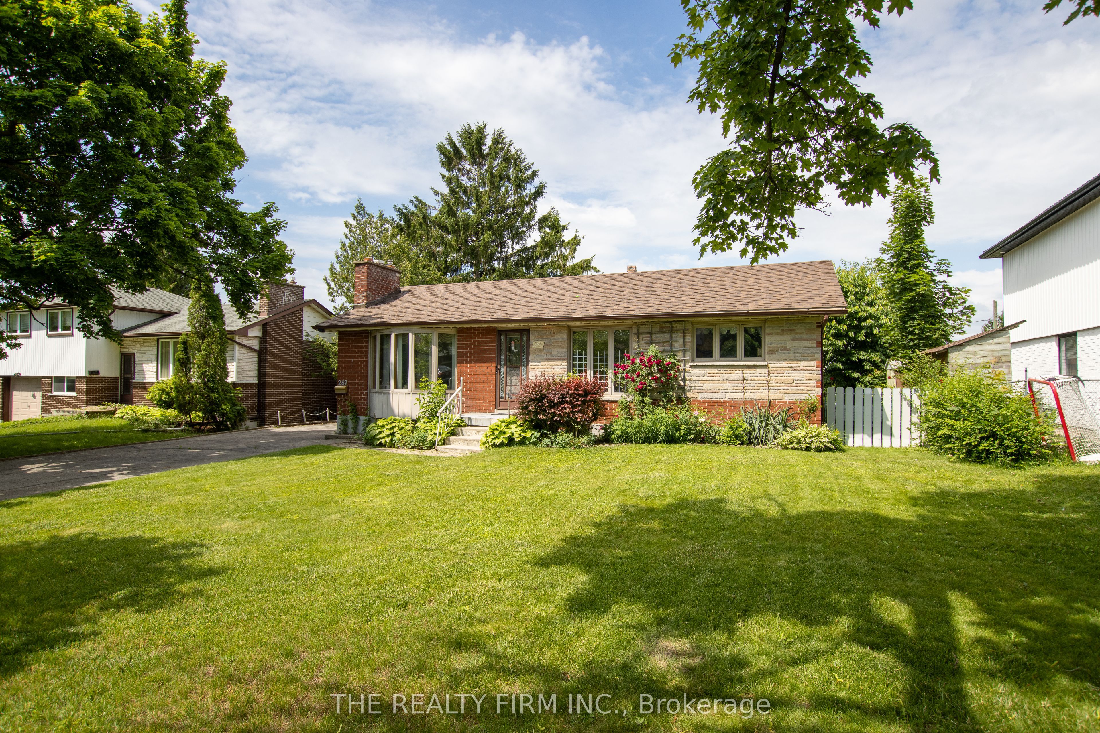 287 Panorama Crescent