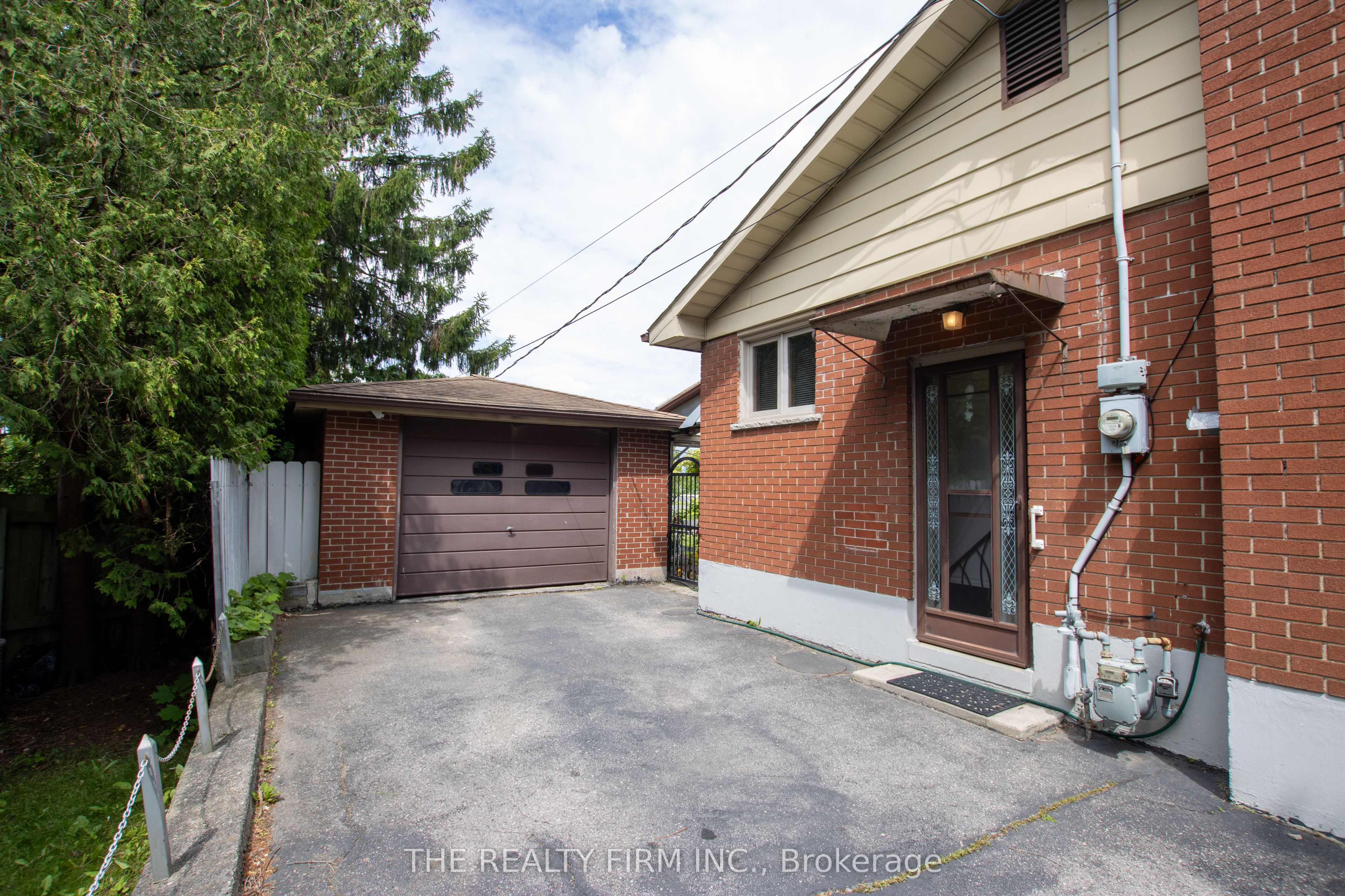 287 Panorama Crescent
