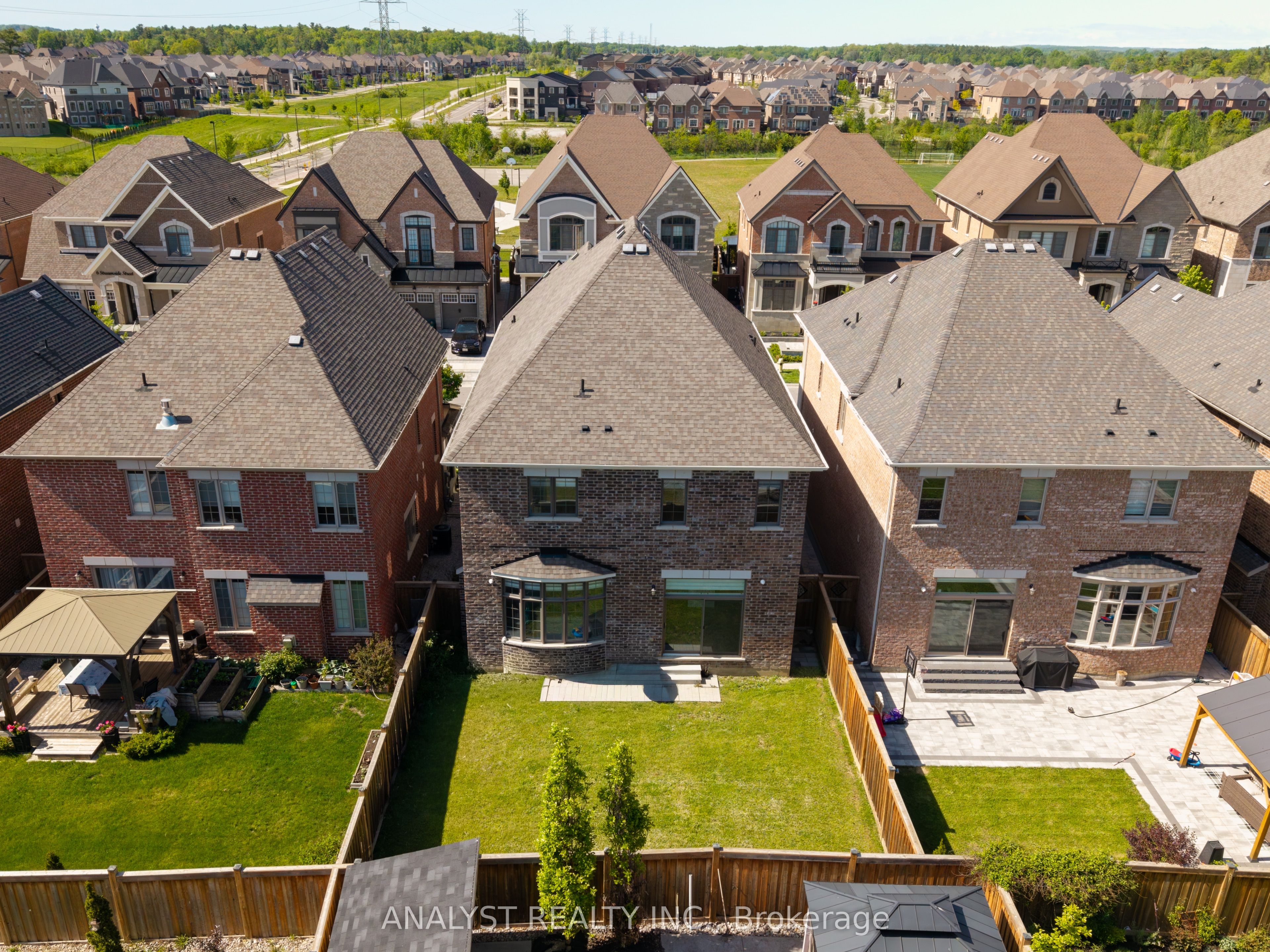 15 Streamside Street