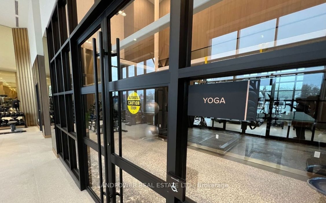 395 Dundas Street W LPH12