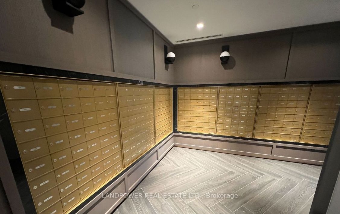 395 Dundas Street W LPH12