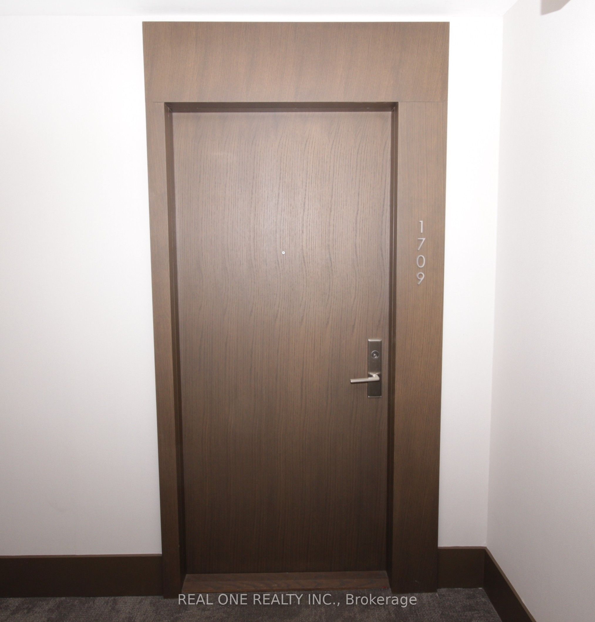 39 Roehampton Avenue 1709