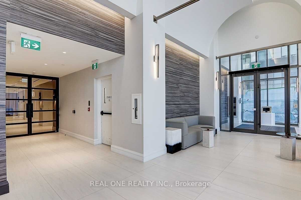 39 Roehampton Avenue 1709
