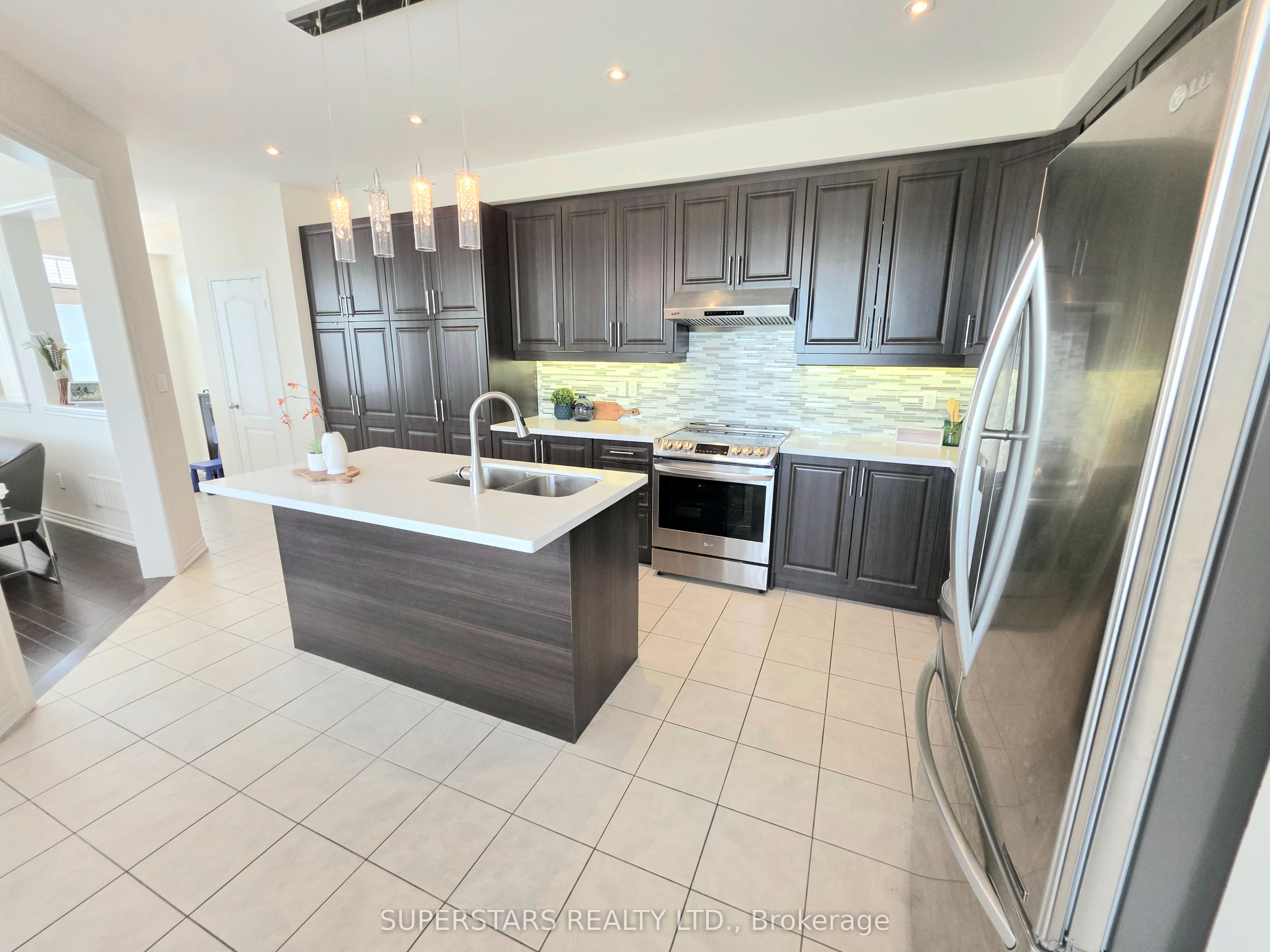 33 Tilbury Gate