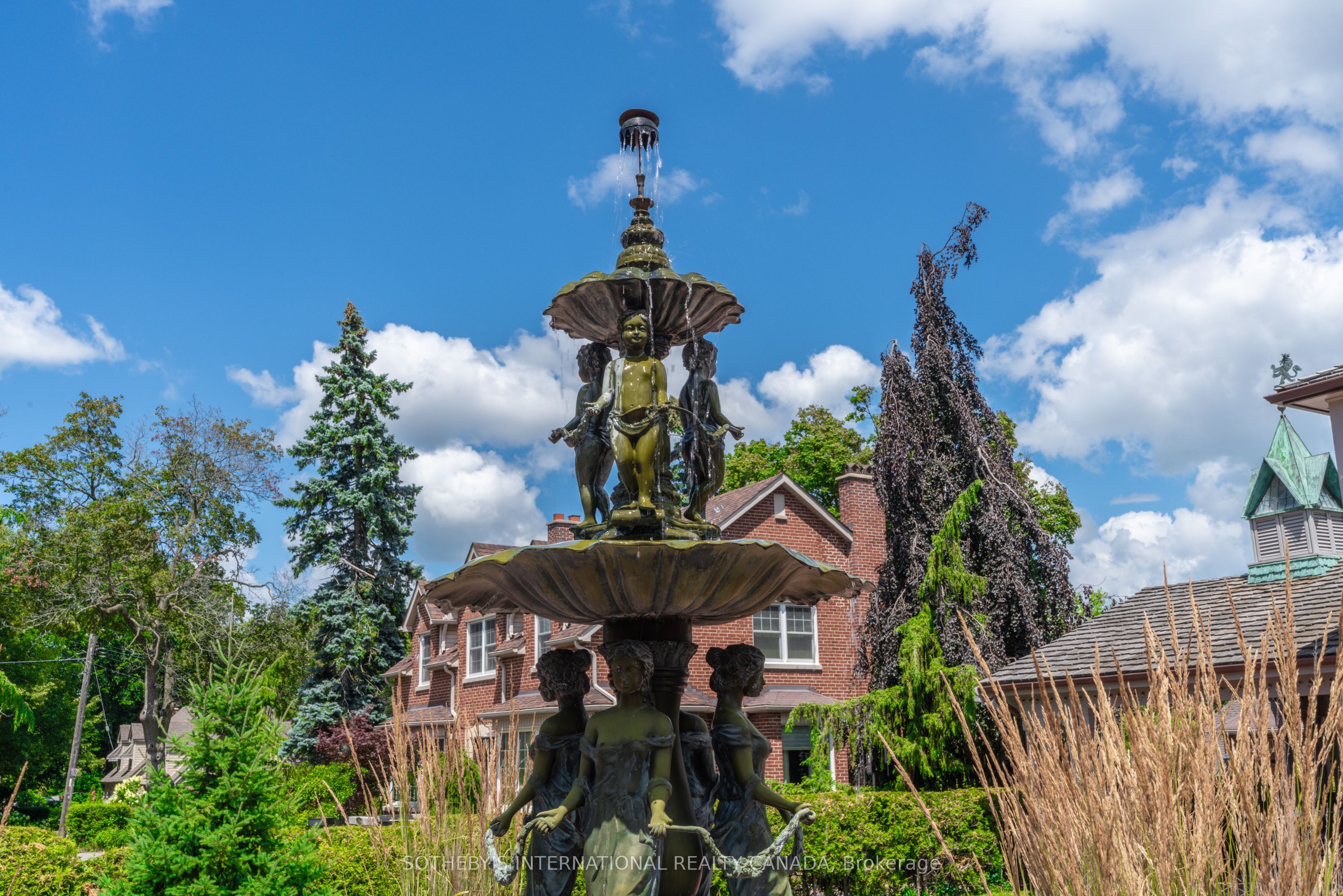 787 Simcoe Street N