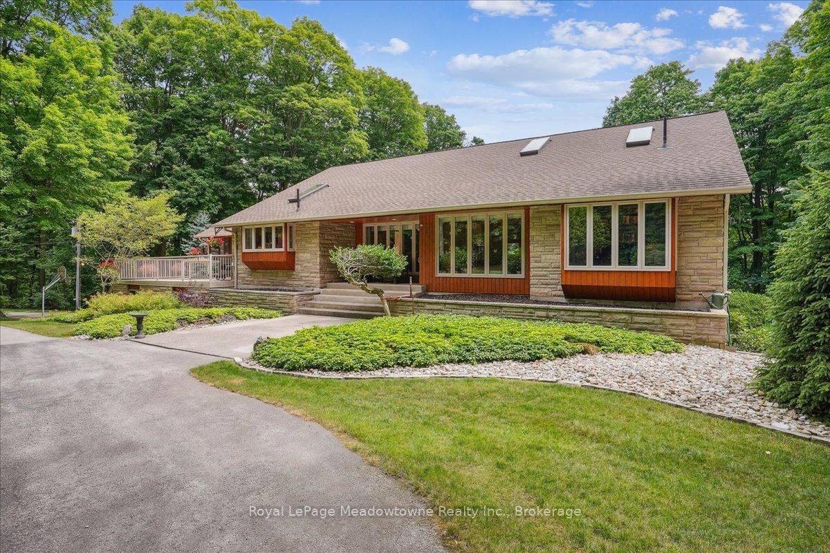 5590 STEELES Avenue W