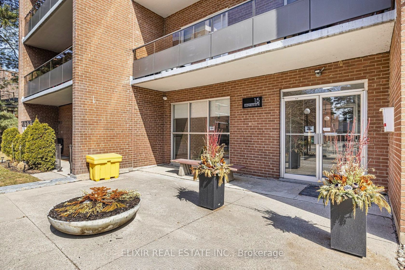 15 Elizabeth Street N 605